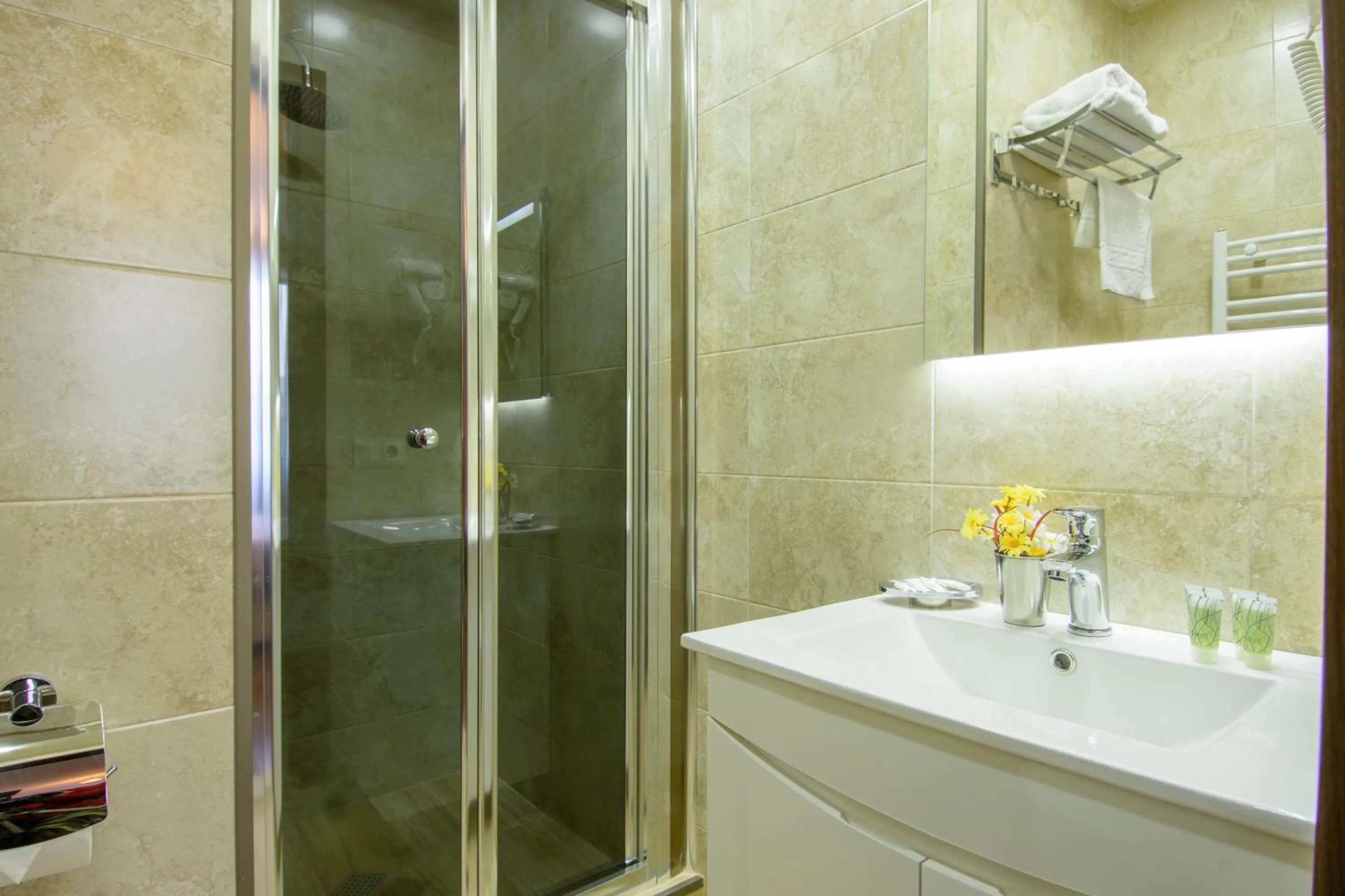 Shower in Dat Exx Apartments