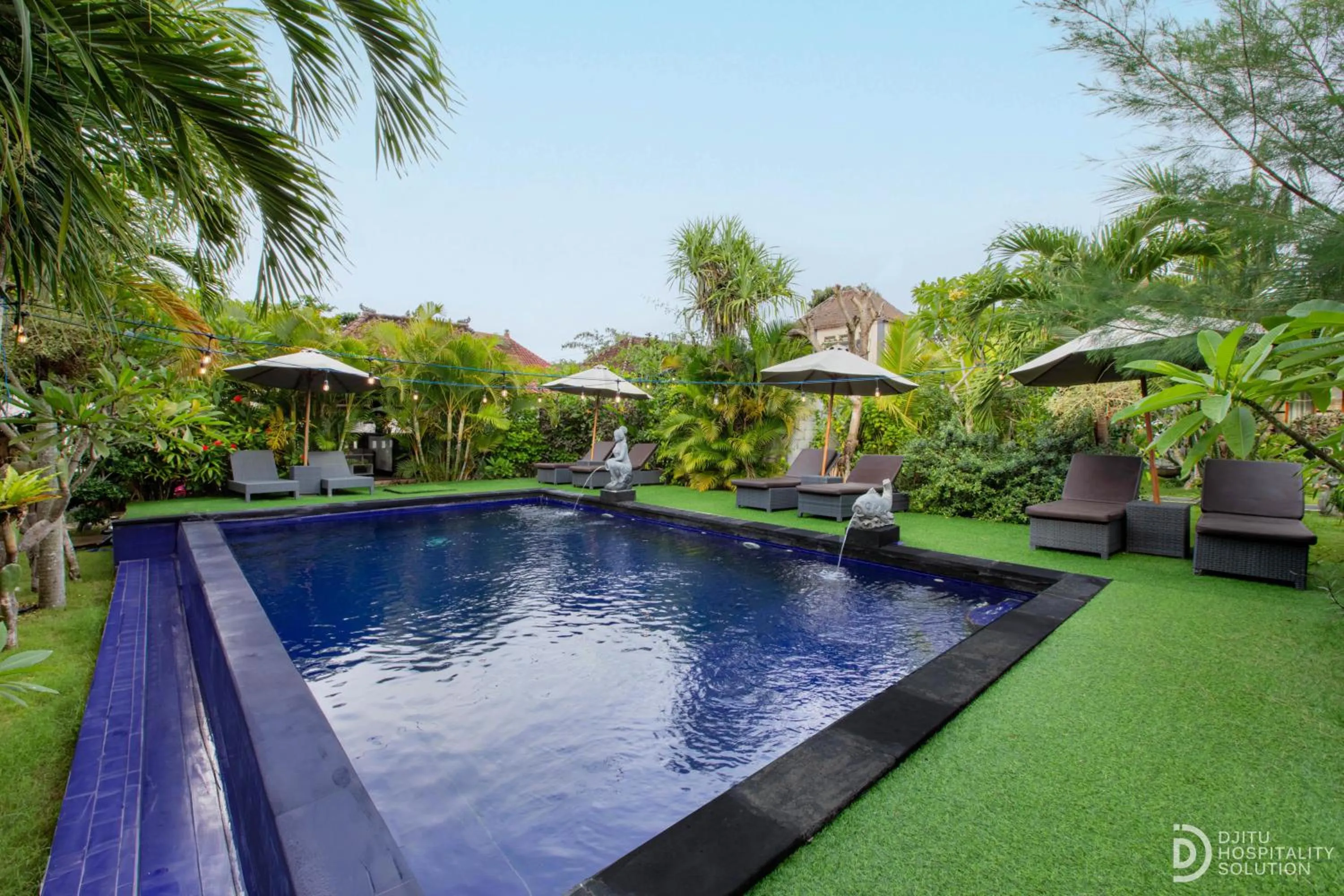 Swimming pool in Sunset Cave Villas Lembongan