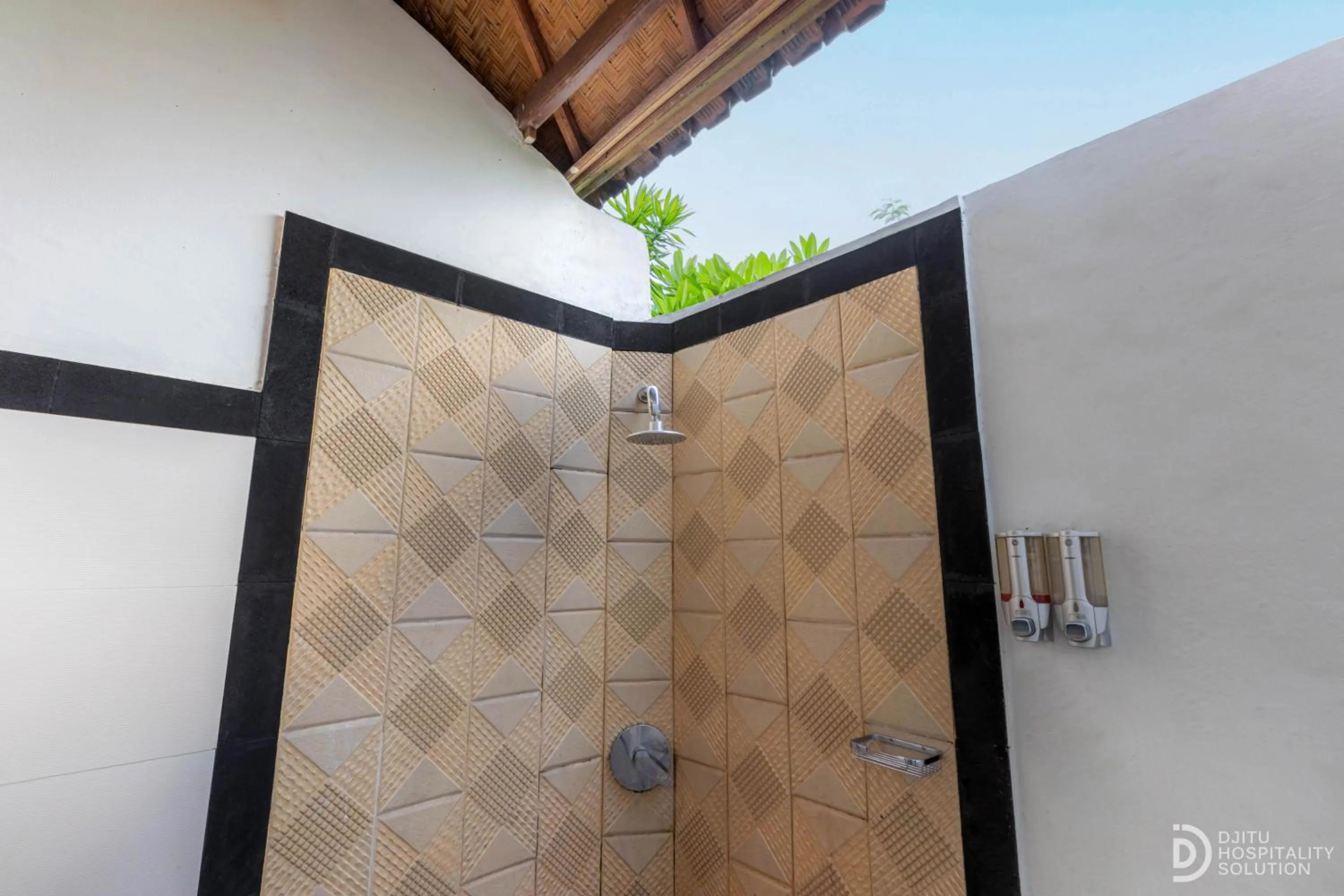 Bathroom in Sunset Cave Villas Lembongan