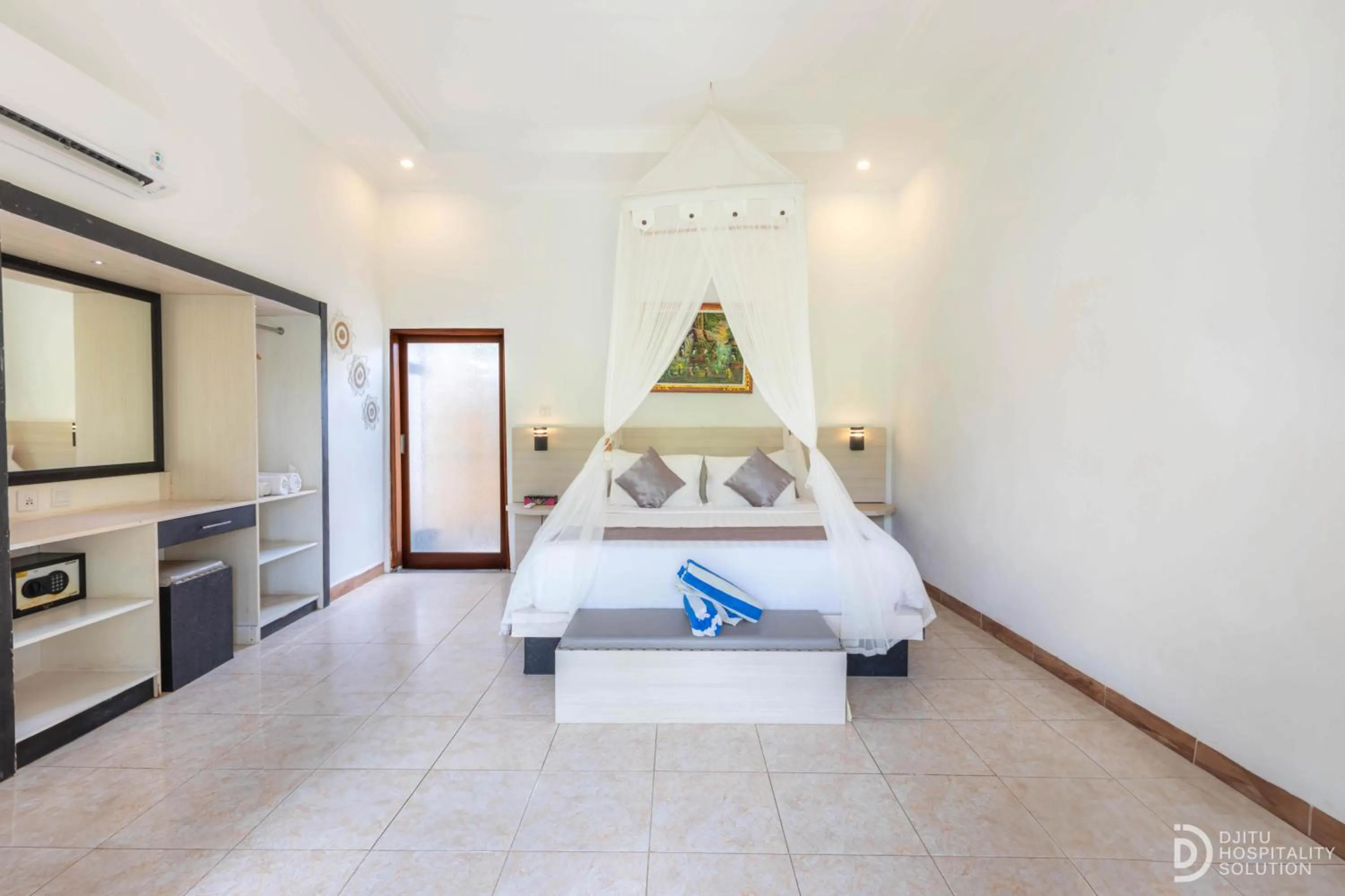 Bed in Sunset Cave Villas Lembongan