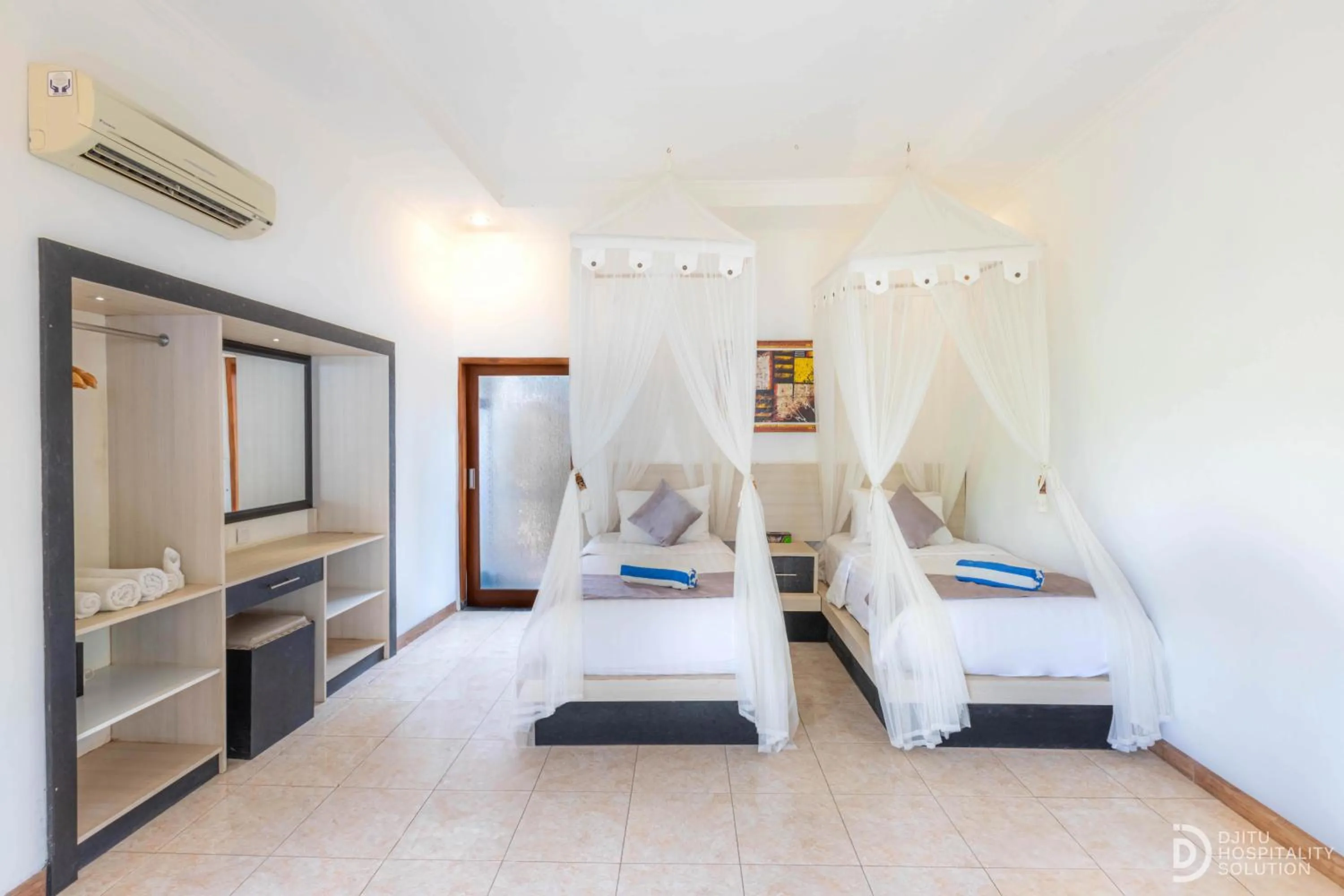 Bed in Sunset Cave Villas Lembongan