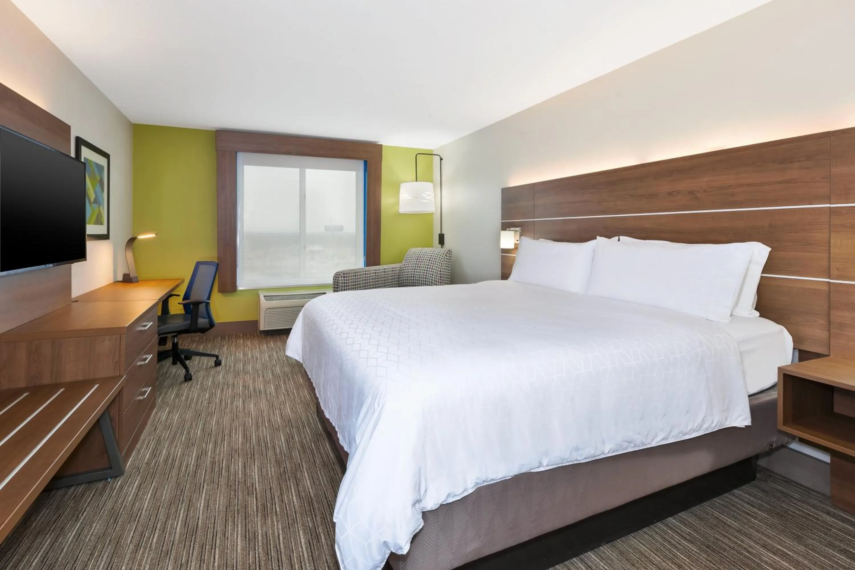Photo of the whole room, Bed in Holiday Inn Express & Suites Dayton South Franklin by IHG