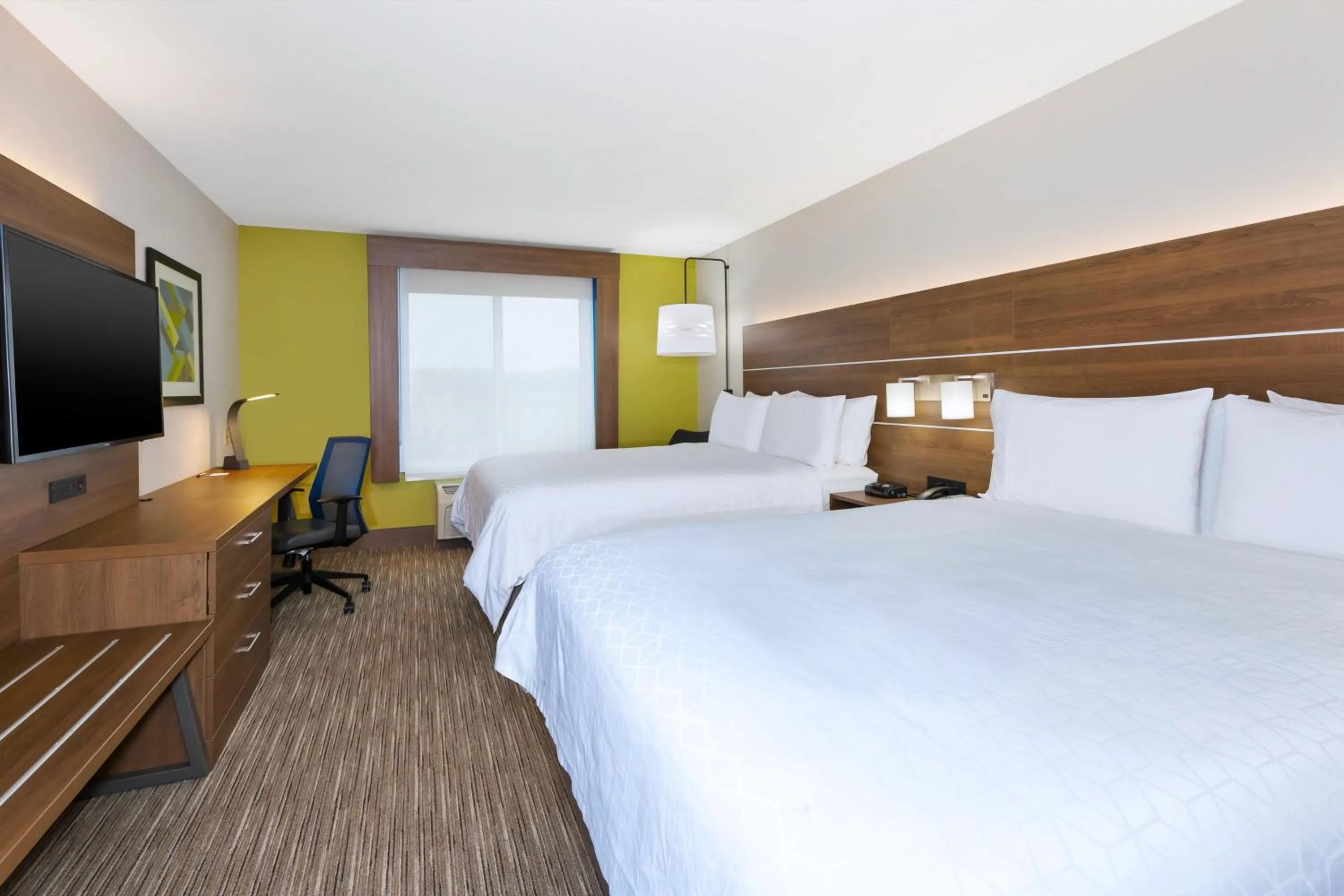 Photo of the whole room, Bed in Holiday Inn Express & Suites Dayton South Franklin by IHG