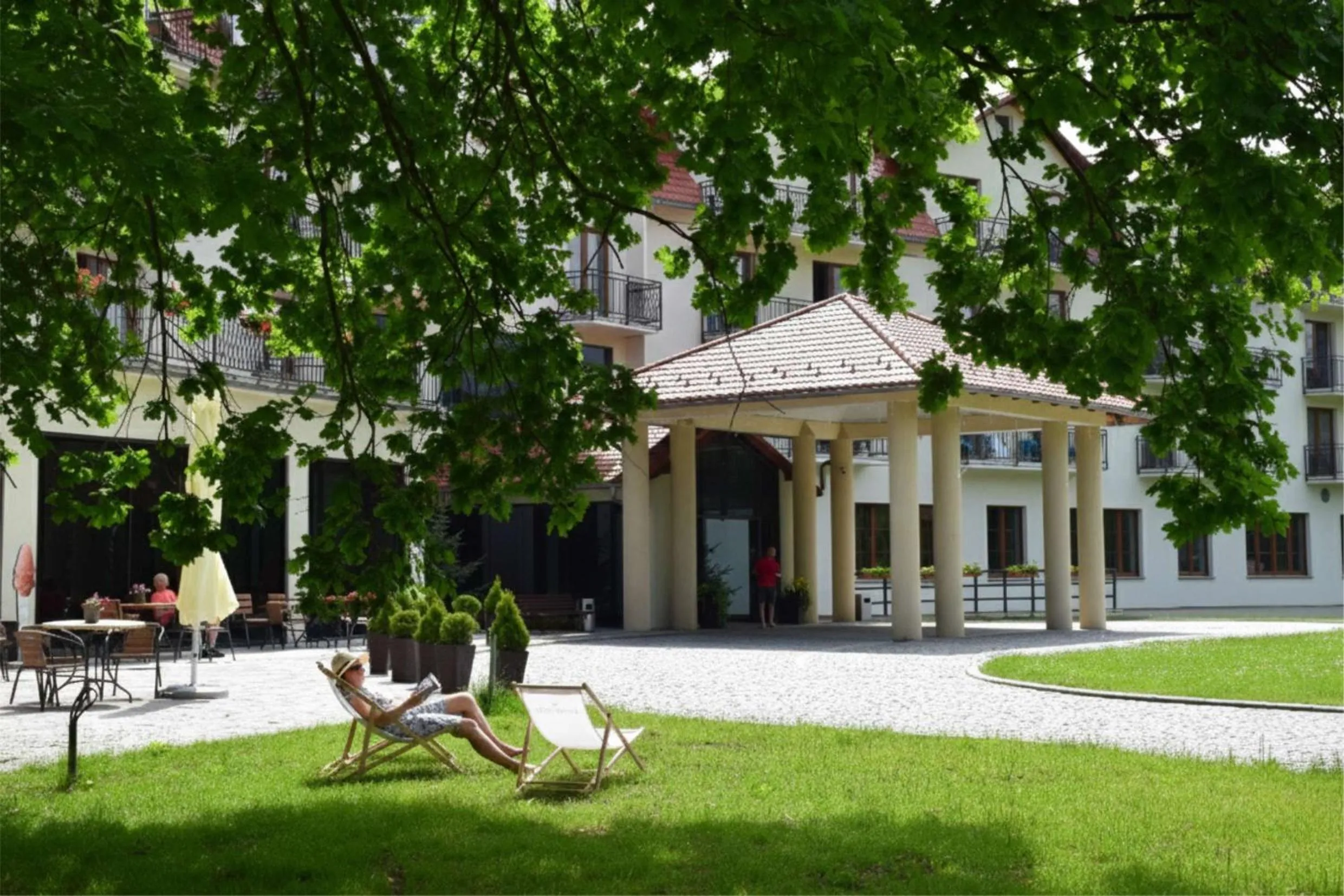 Property building in Hotel Nowy Zdrój - Centrum Zdrowia i Wypoczynku