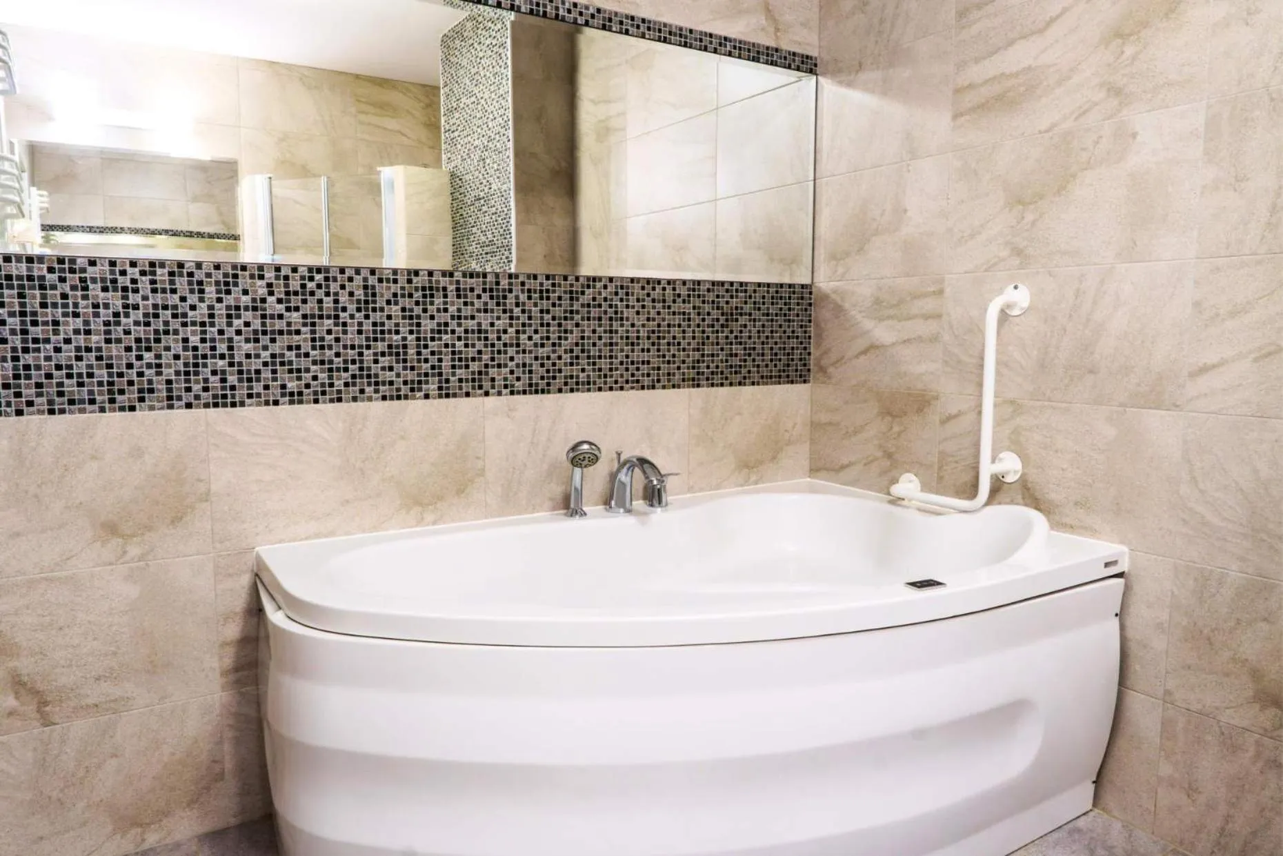 Hot Tub in Hotel Nowy Zdrój - Centrum Zdrowia i Wypoczynku