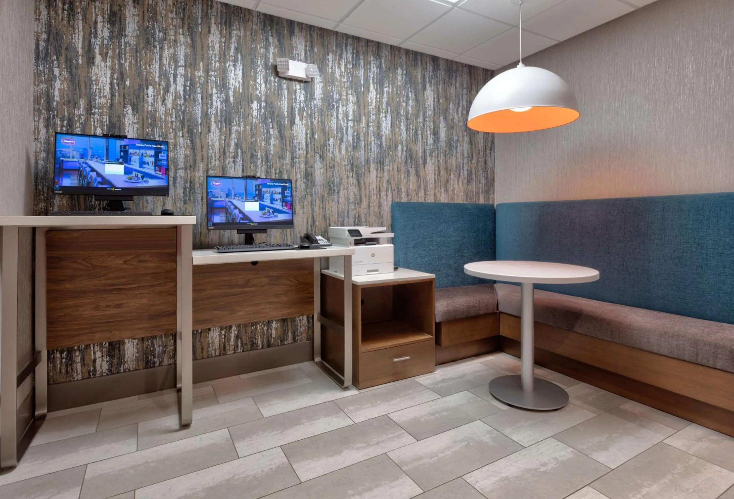 Business facilities in Hampton Inn Norfolk