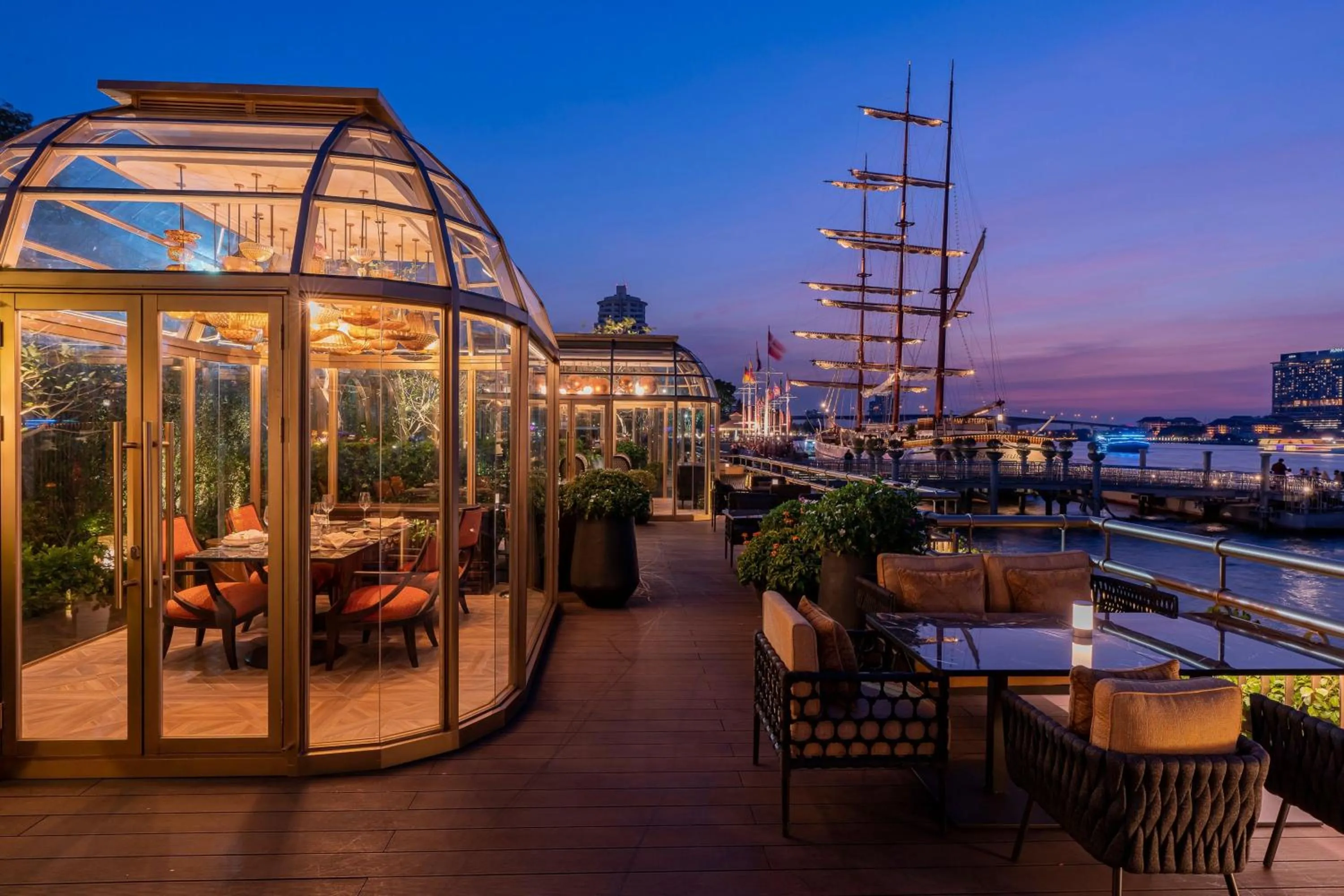 Restaurant/places to eat in Bangkok Marriott Marquis Queens Park