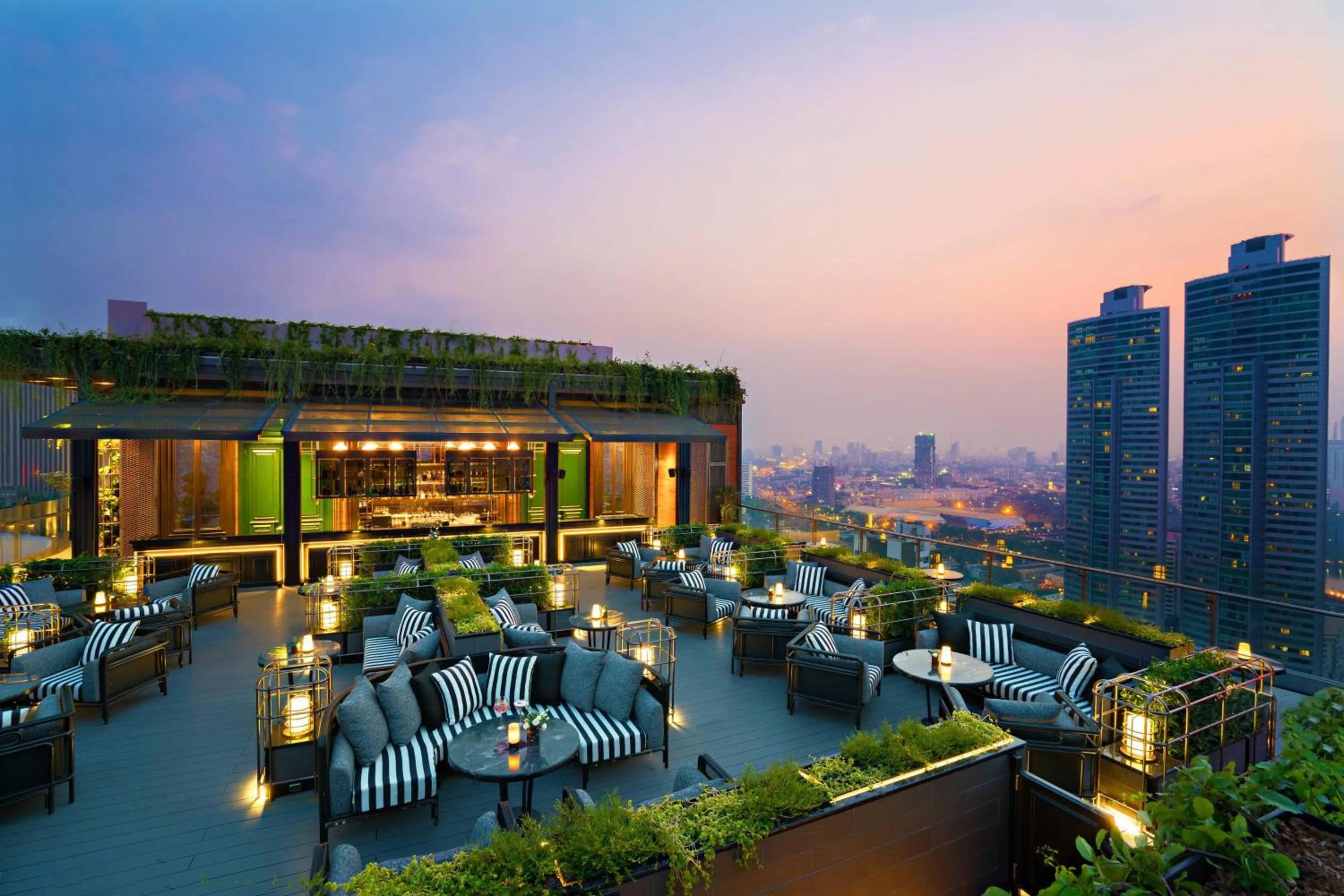 Lounge or bar in Bangkok Marriott Marquis Queens Park