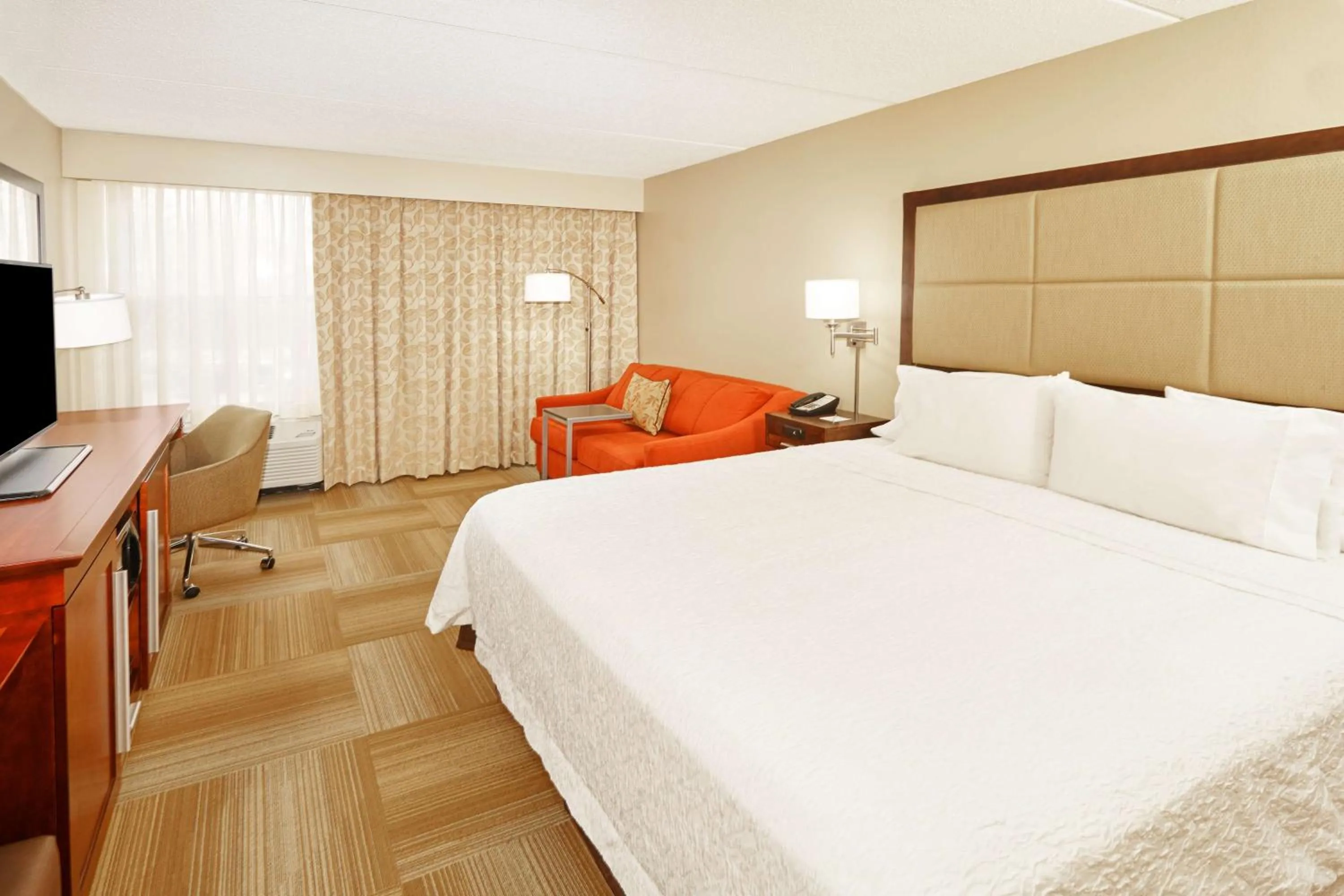 Bed in Hampton Inn Lafayette