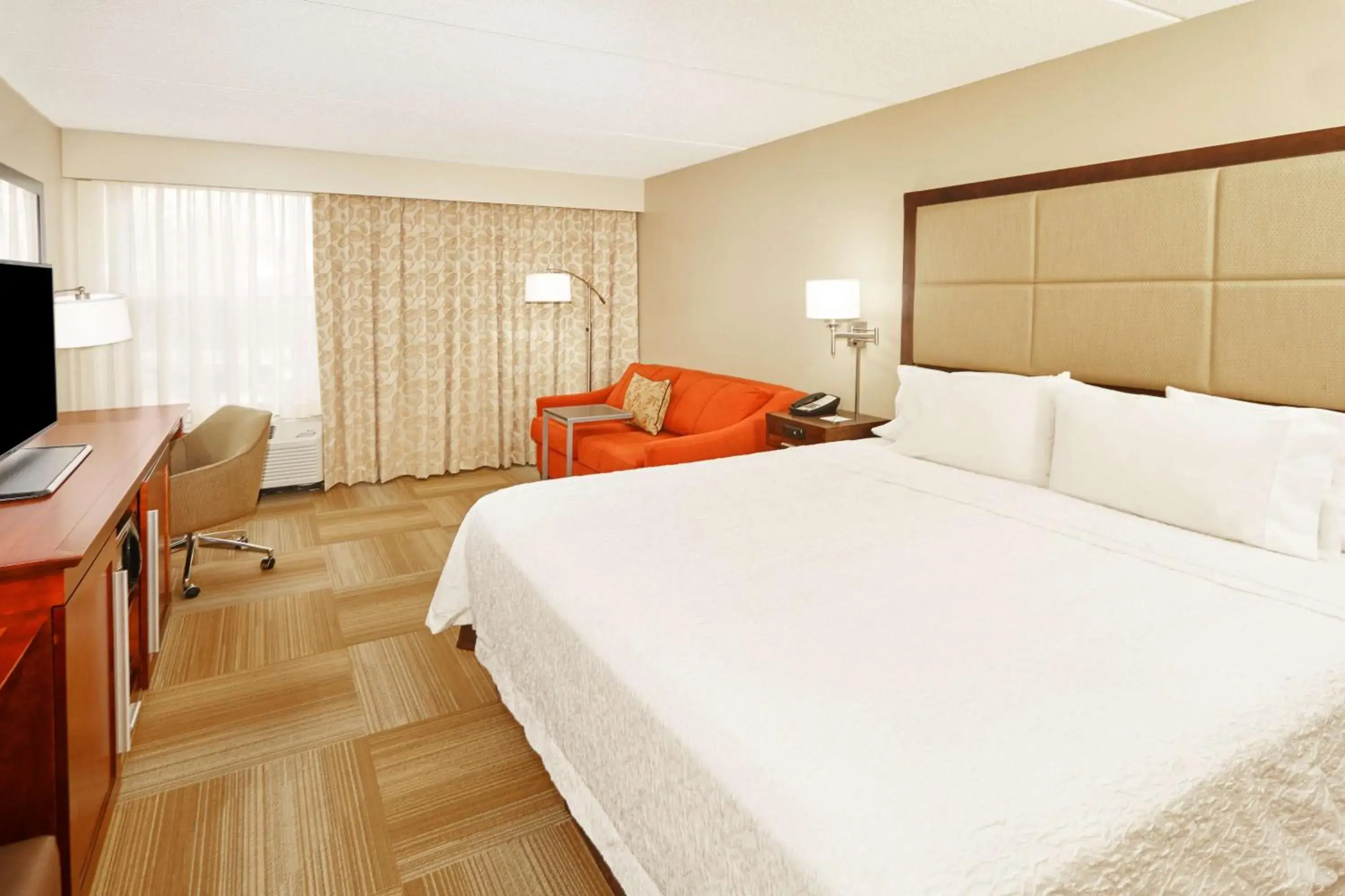 King Room with Sofa Bed and Study - Non-Smoking in Hampton Inn Lafayette King Room with Sofa Bed and Study - Non-Smoking in Hampton Inn Lafayette