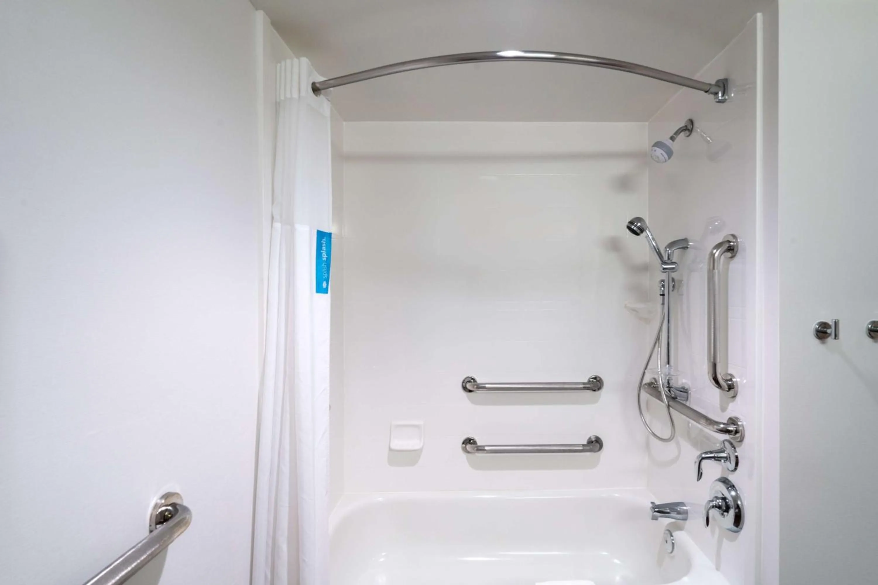 Bathroom in Hampton Inn Lafayette