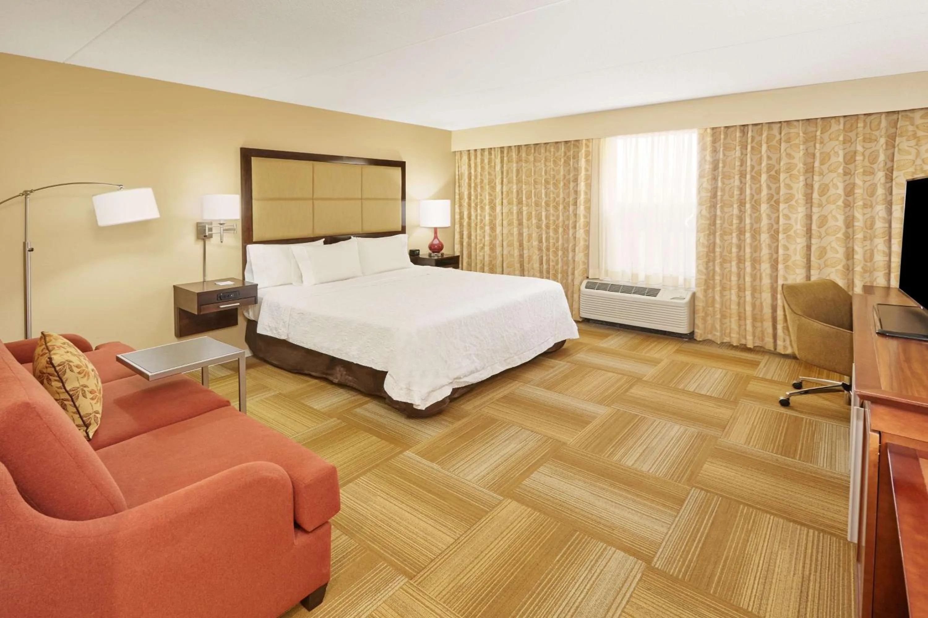 Bed in Hampton Inn Lafayette