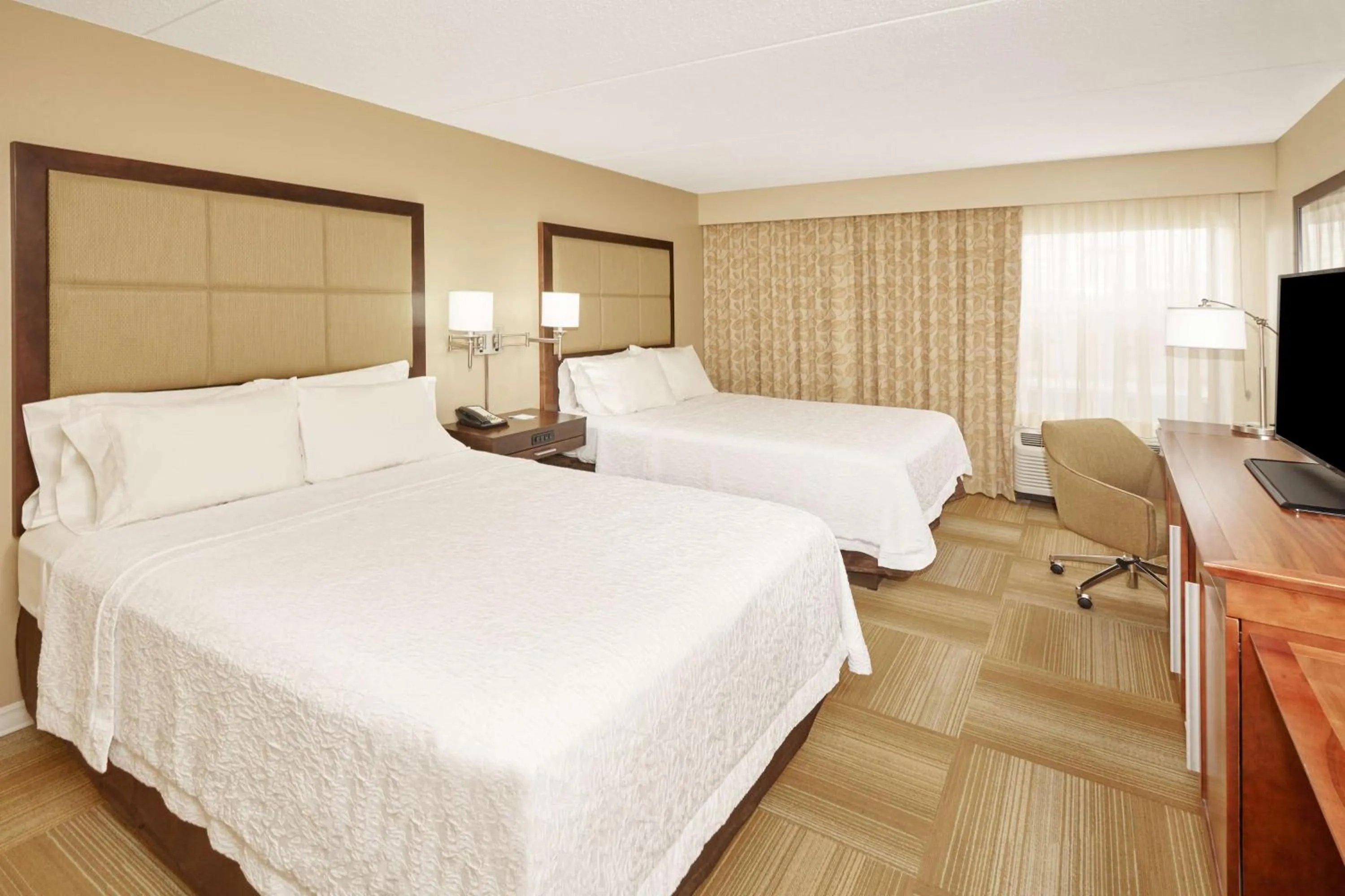 Bed in Hampton Inn Lafayette