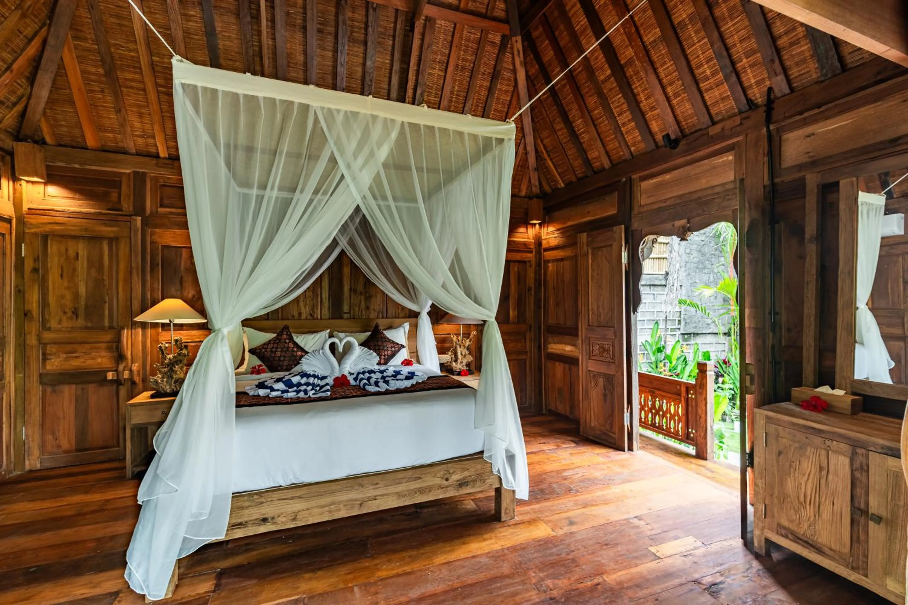 Photo of the whole room, Bed in Madani Antique Villas