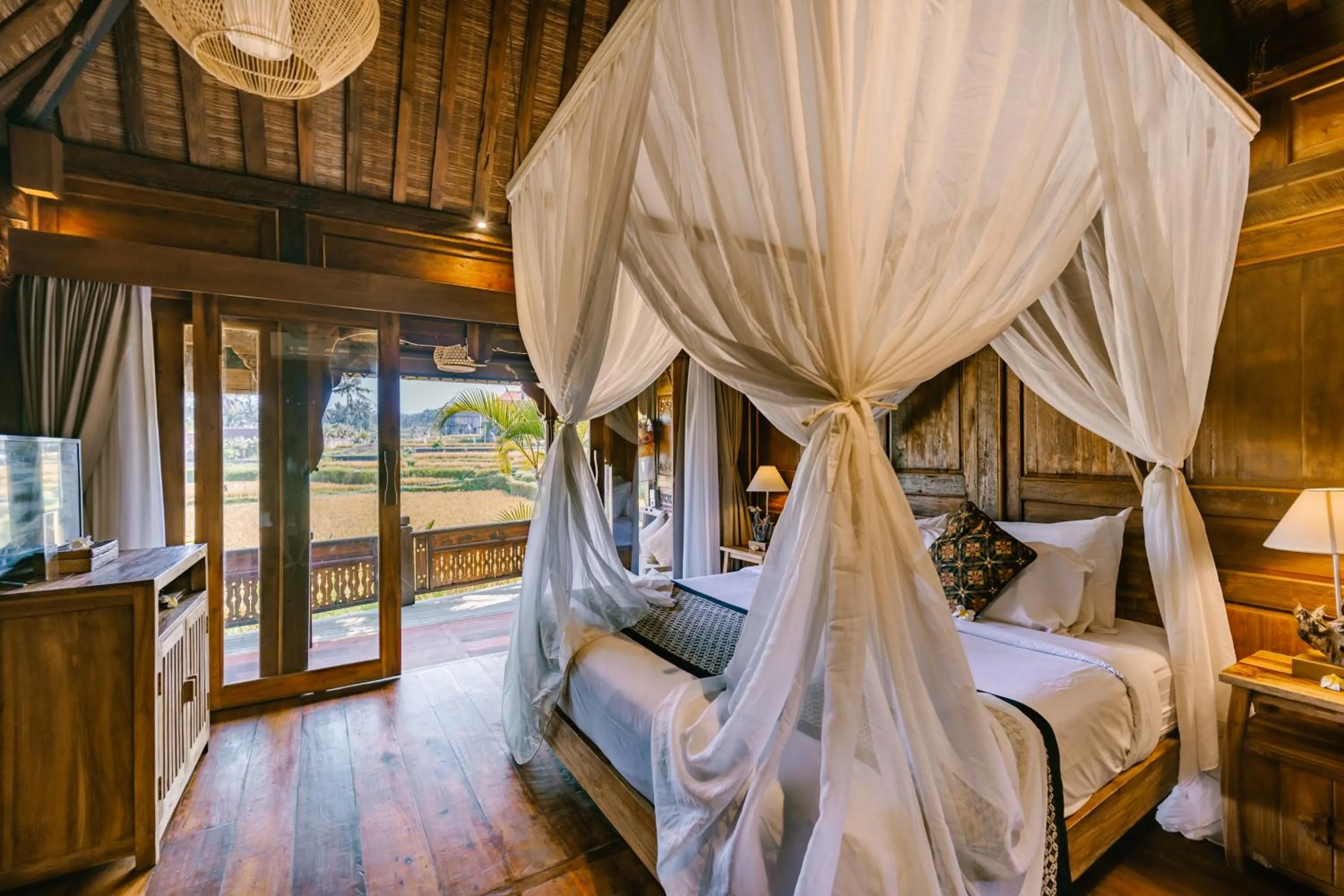 Bedroom, Bed in Madani Antique Villas