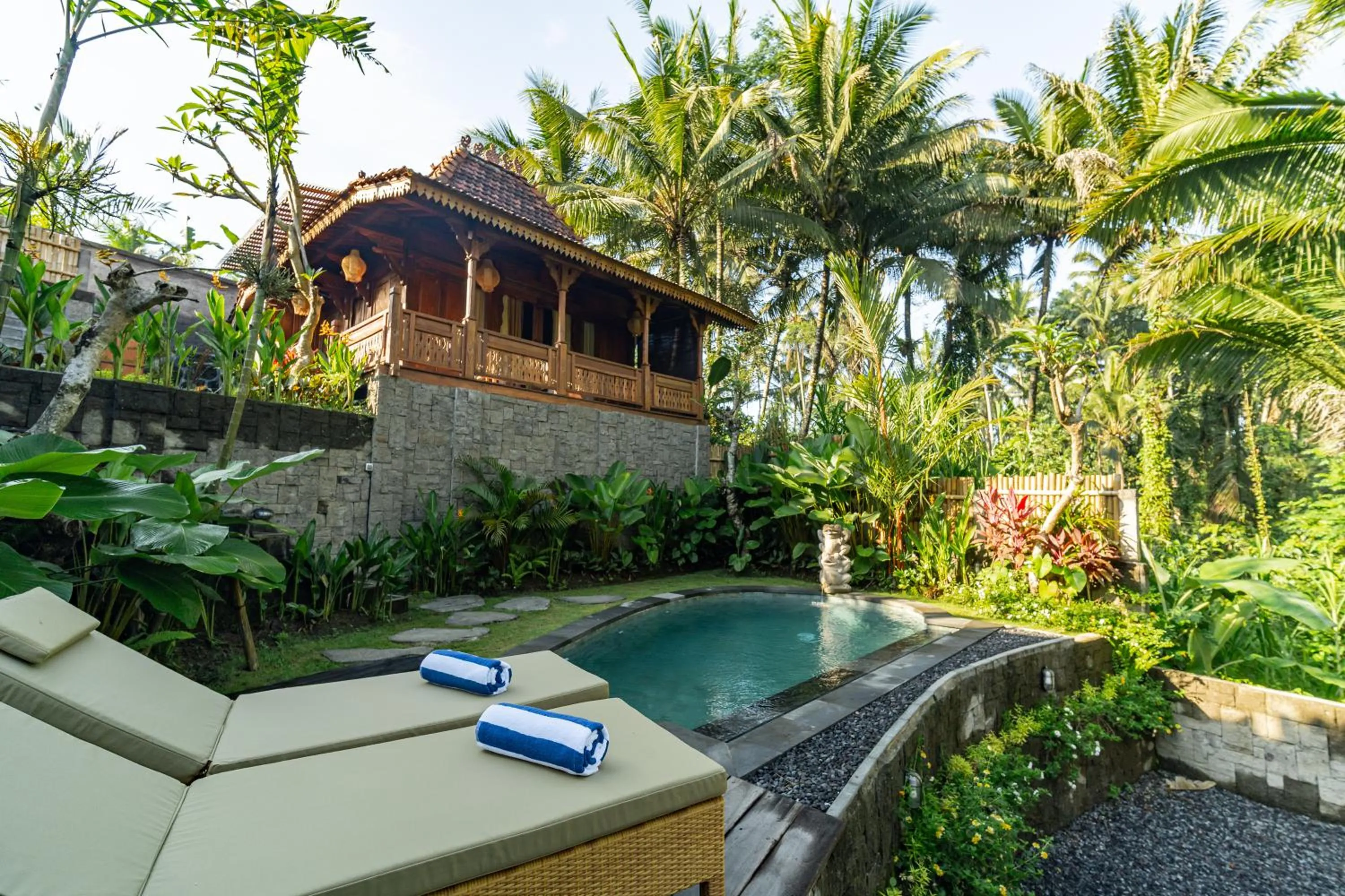 Swimming pool in Madani Antique Villas