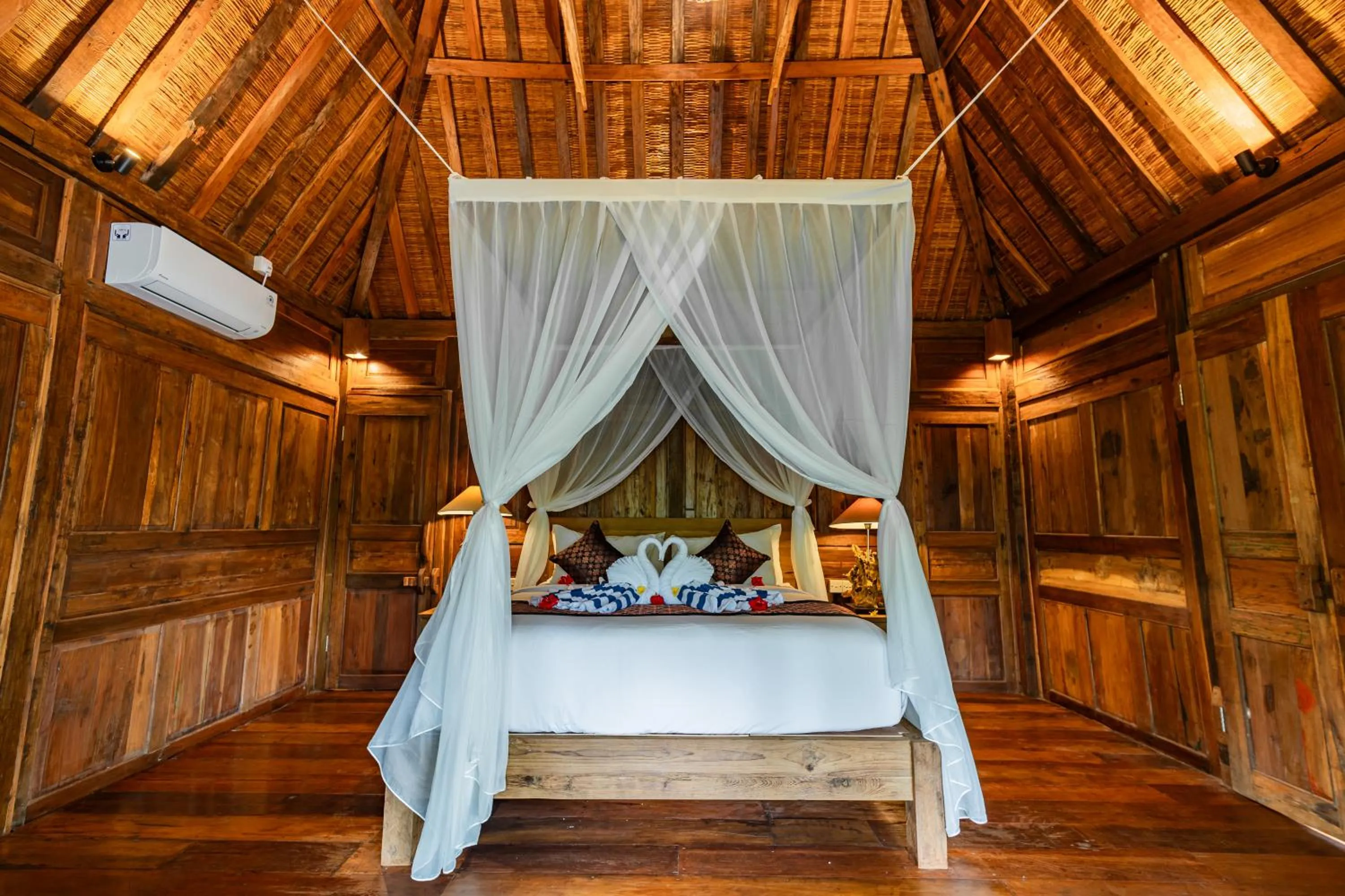 Bed in Madani Antique Villas