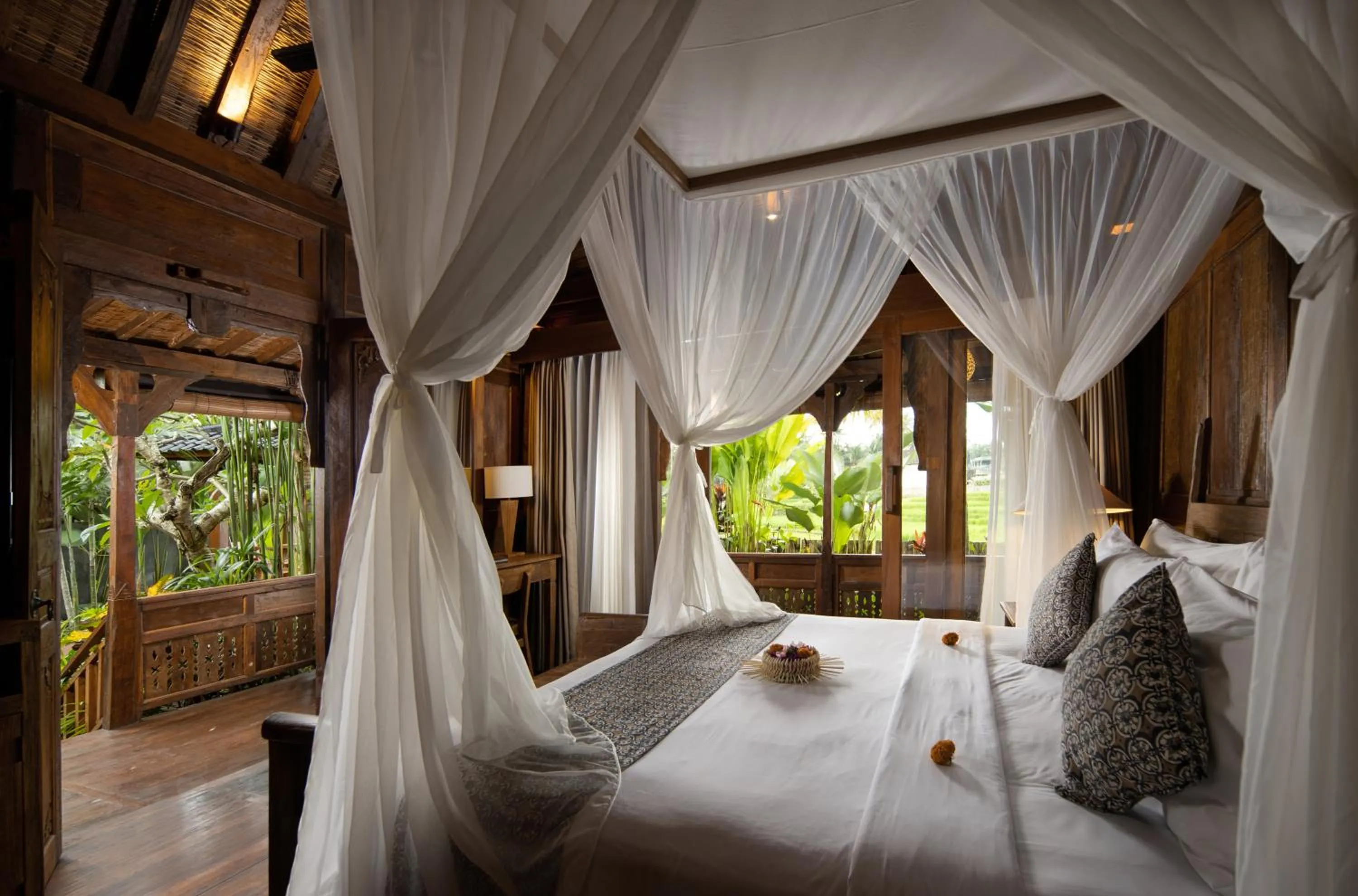 Bed in Madani Antique Villas