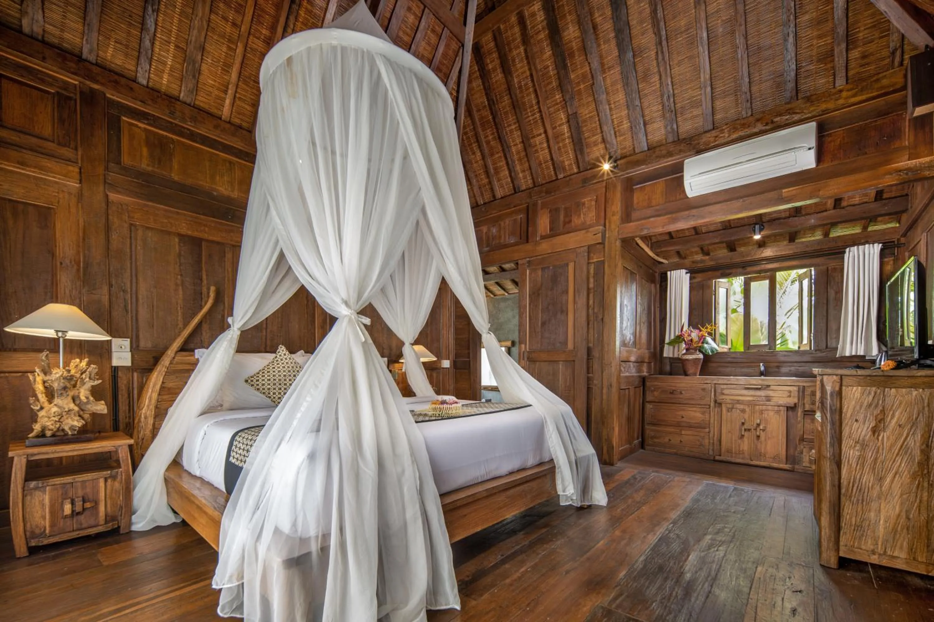 Bed in Madani Antique Villas