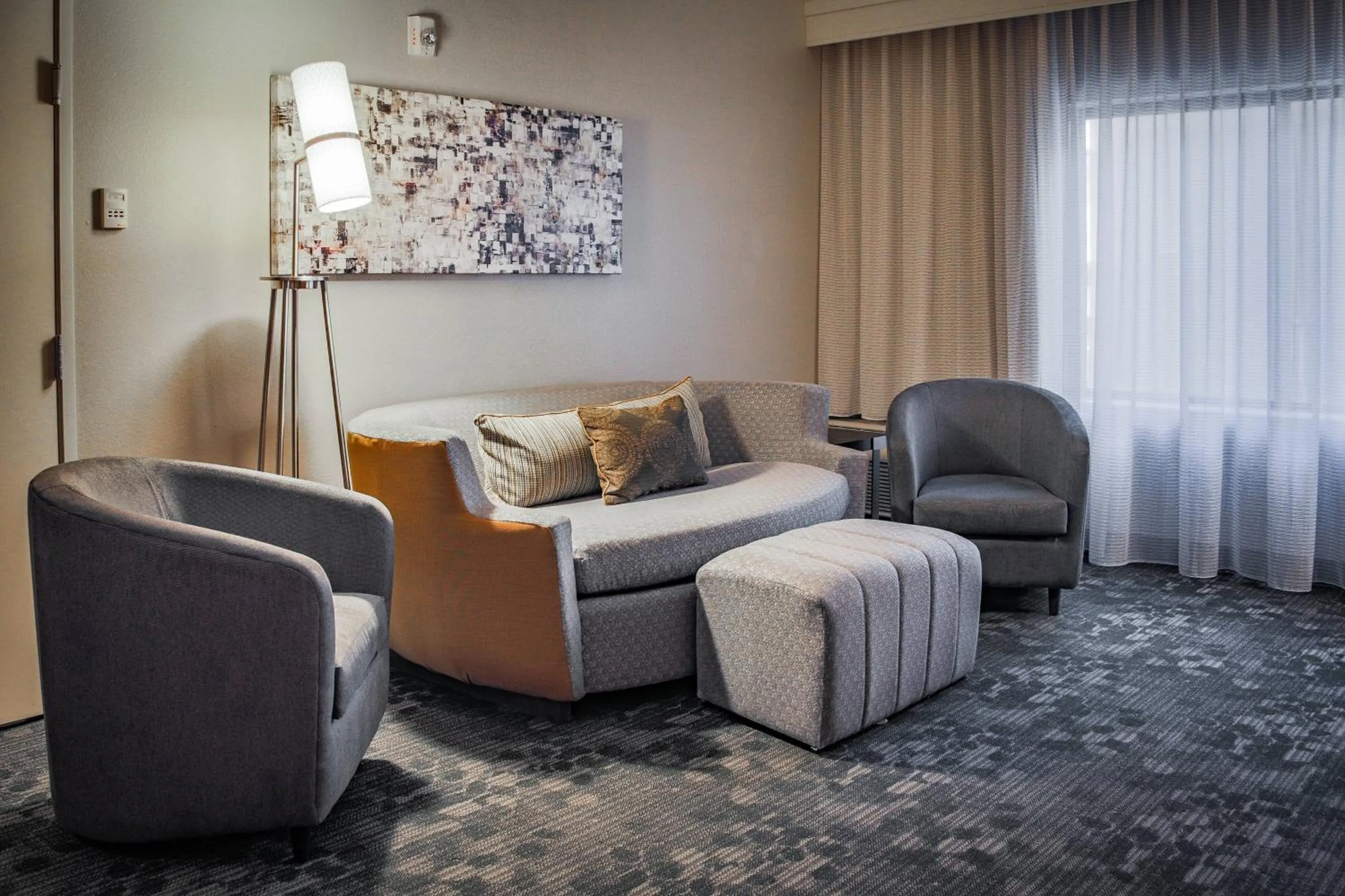 Bedroom in Courtyard by Marriott Norman