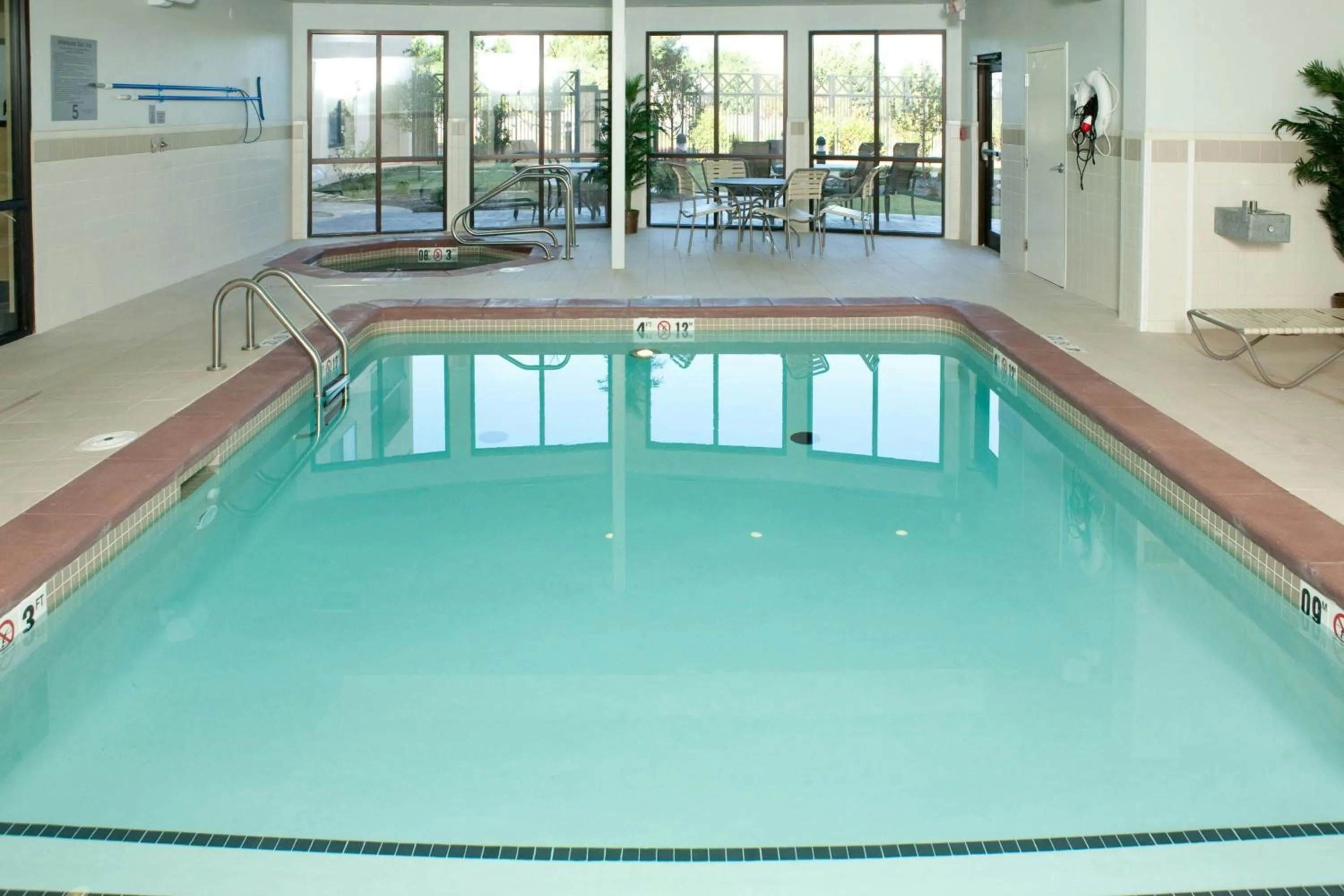 Swimming pool in Courtyard by Marriott Norman