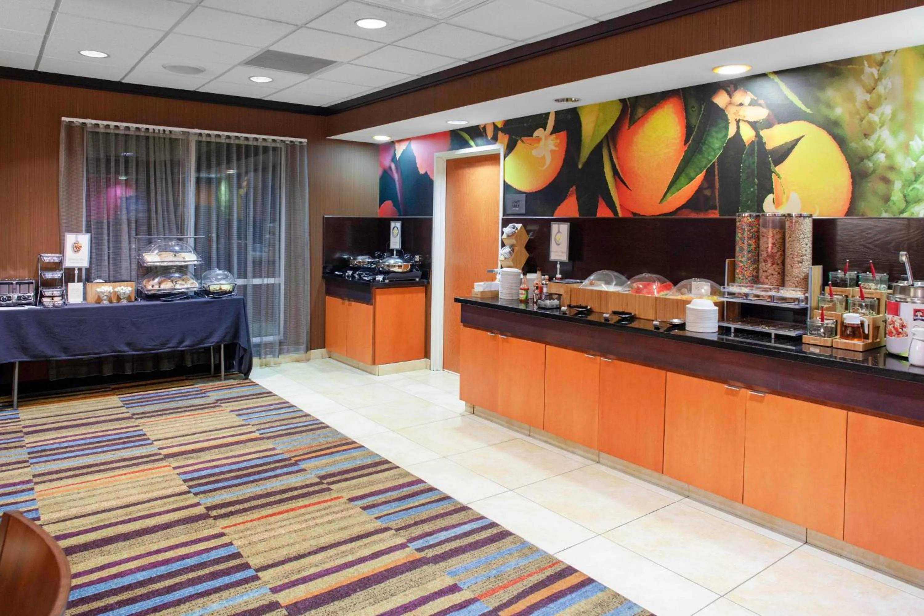 Breakfast in Fairfield Inn and Suites by Marriott Seymour