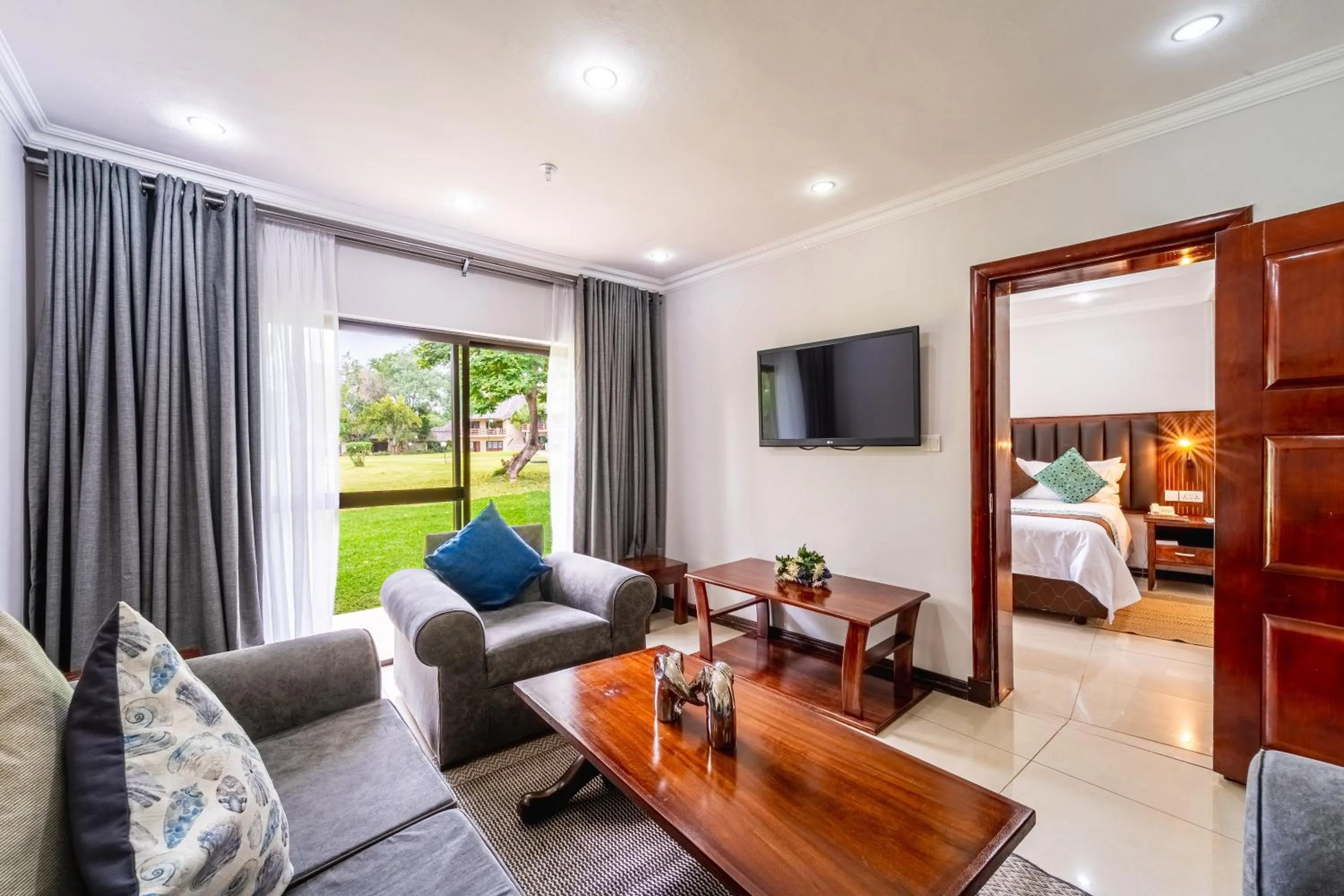 Photo of the whole room, Bed in Azambezi River Lodge