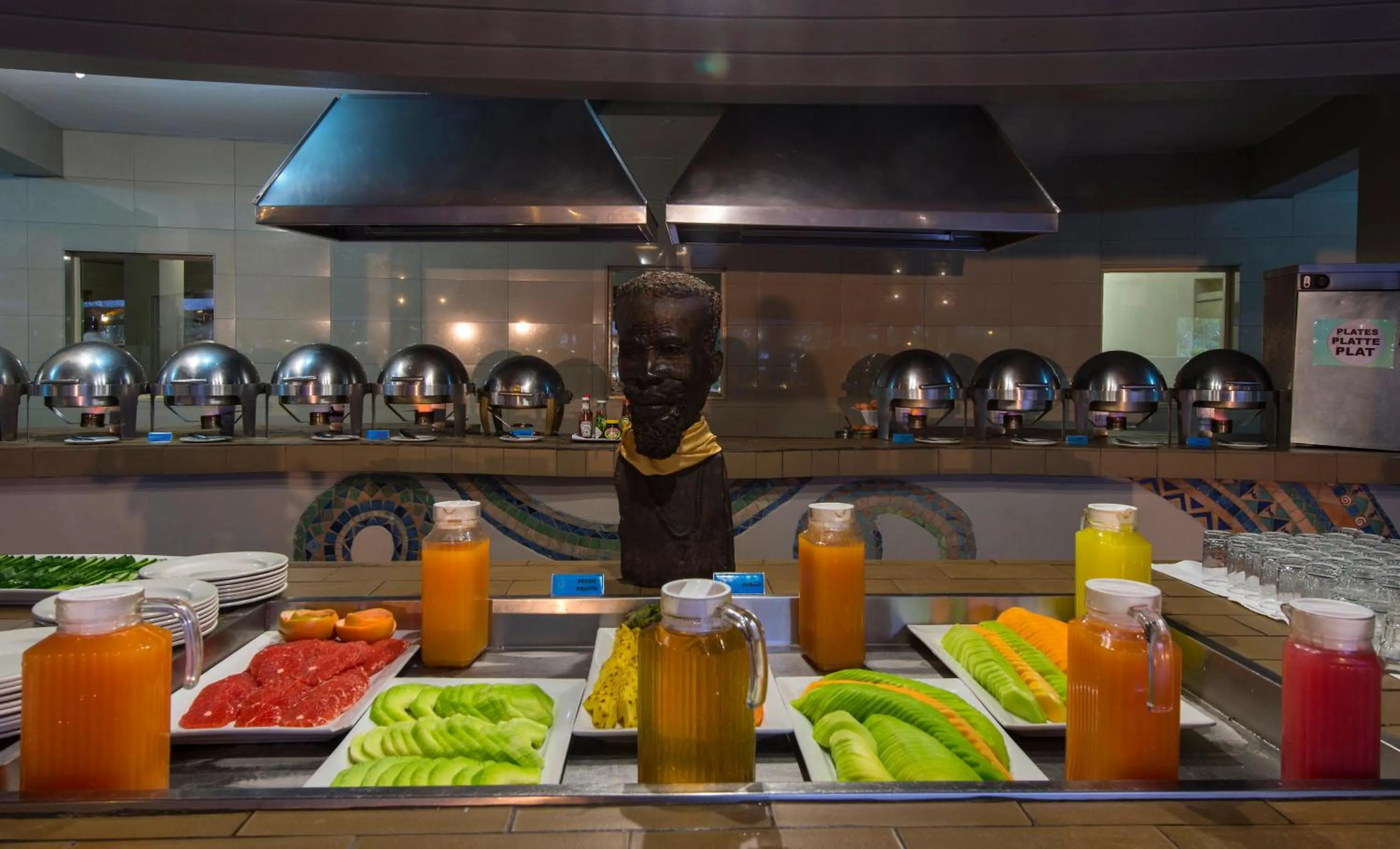 Restaurant/places to eat in Azambezi River Lodge