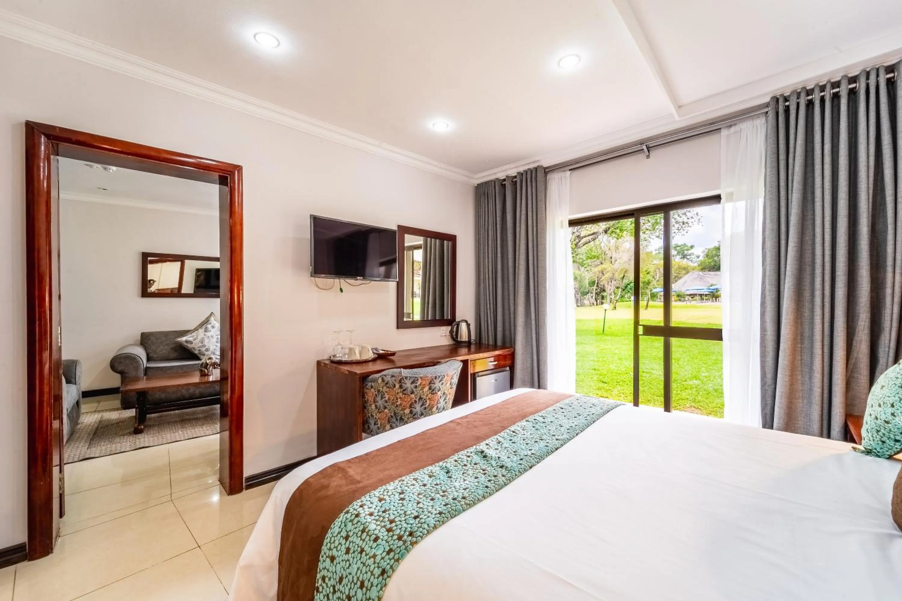 Photo of the whole room, Bed in Azambezi River Lodge