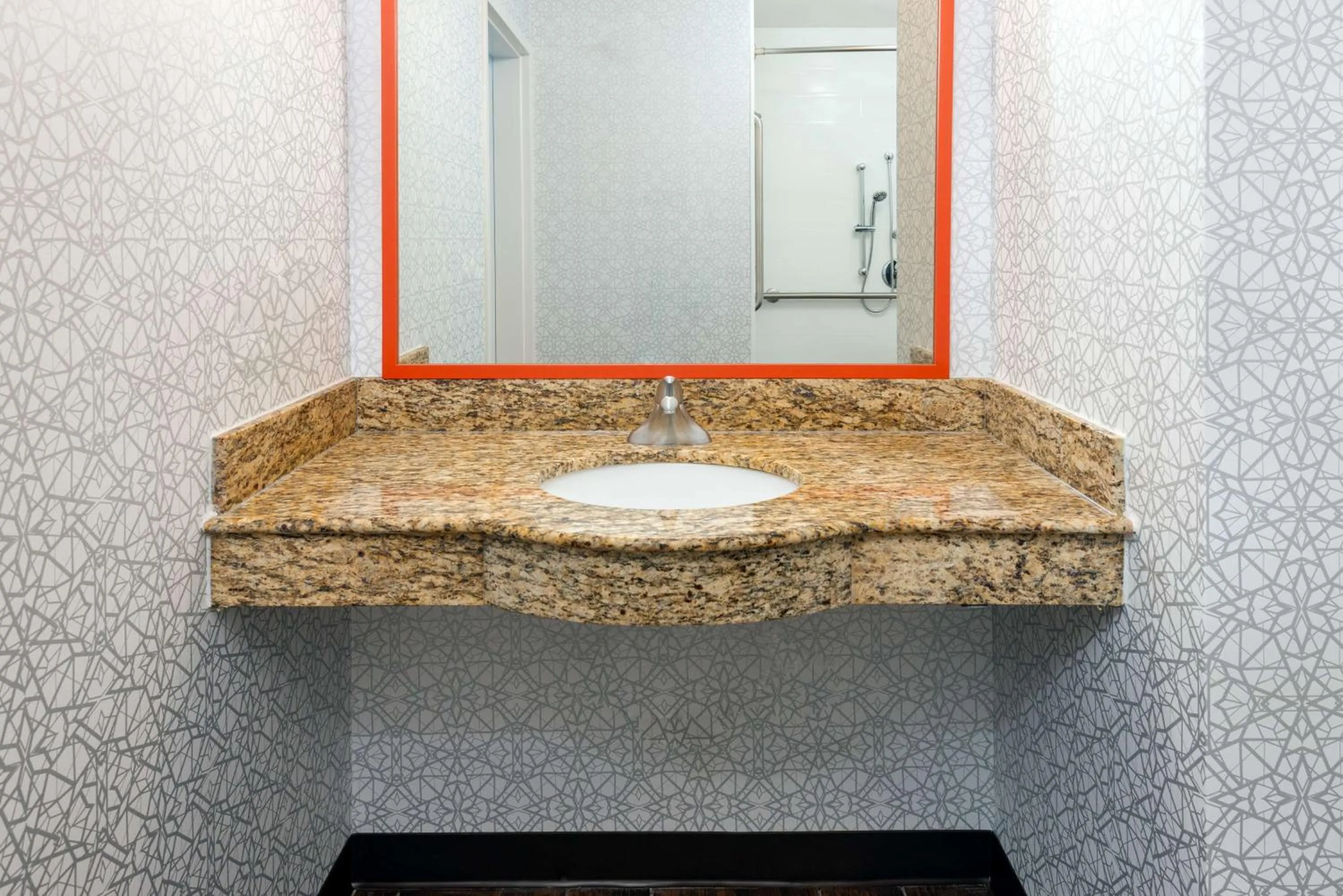 Shower in Hampton Inn & Suites Murfreesboro