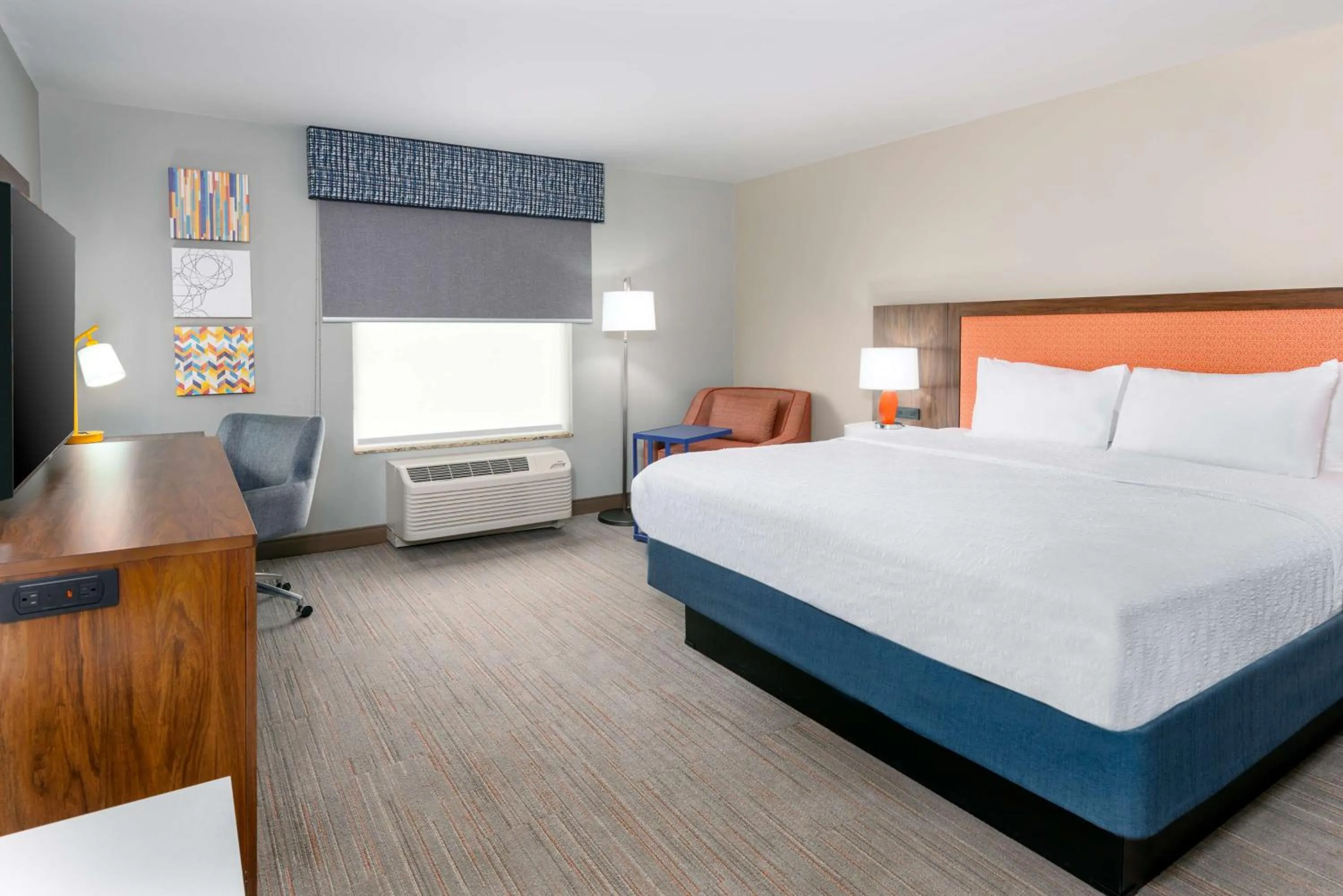 Bed in Hampton Inn & Suites Murfreesboro