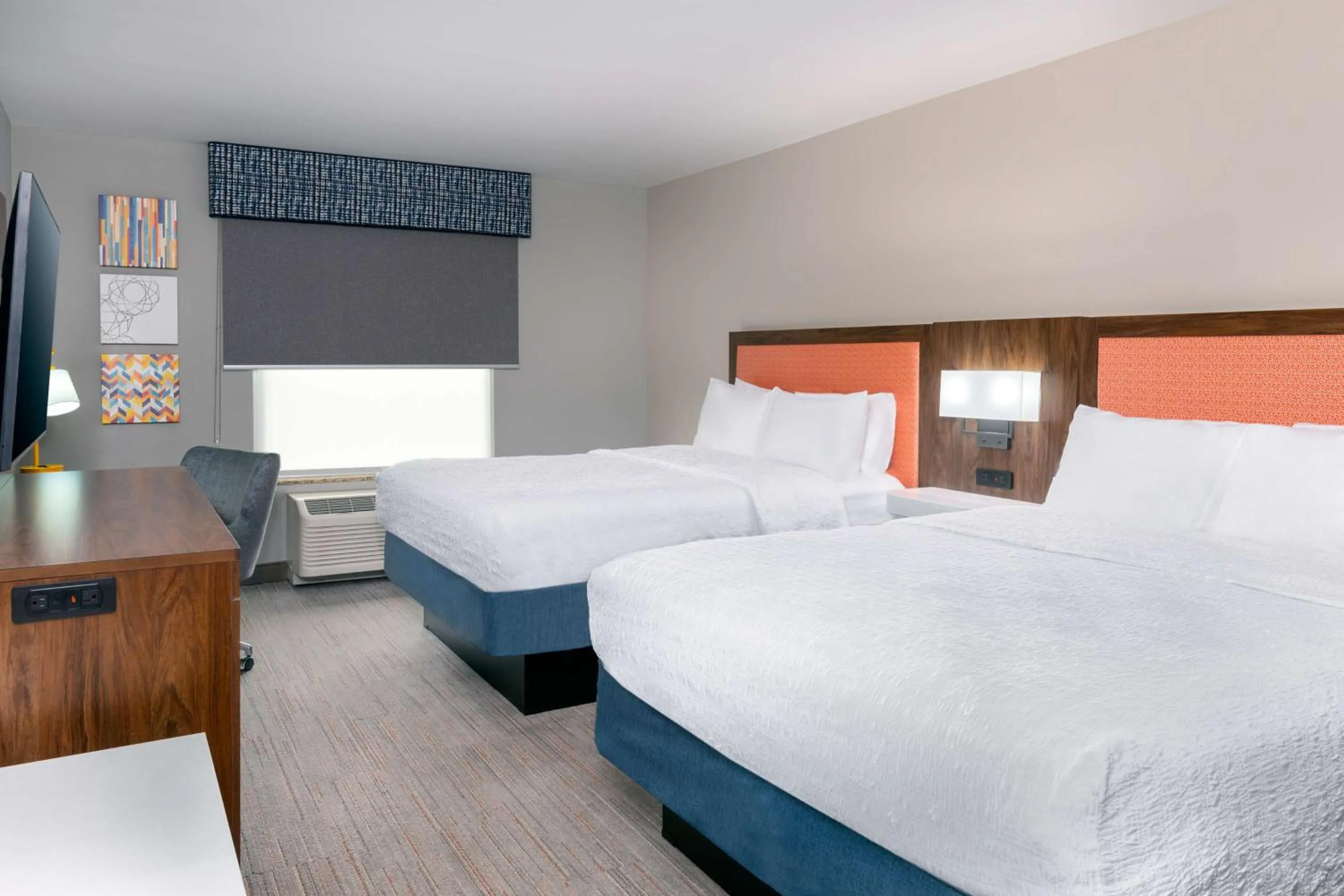 Bed in Hampton Inn & Suites Murfreesboro