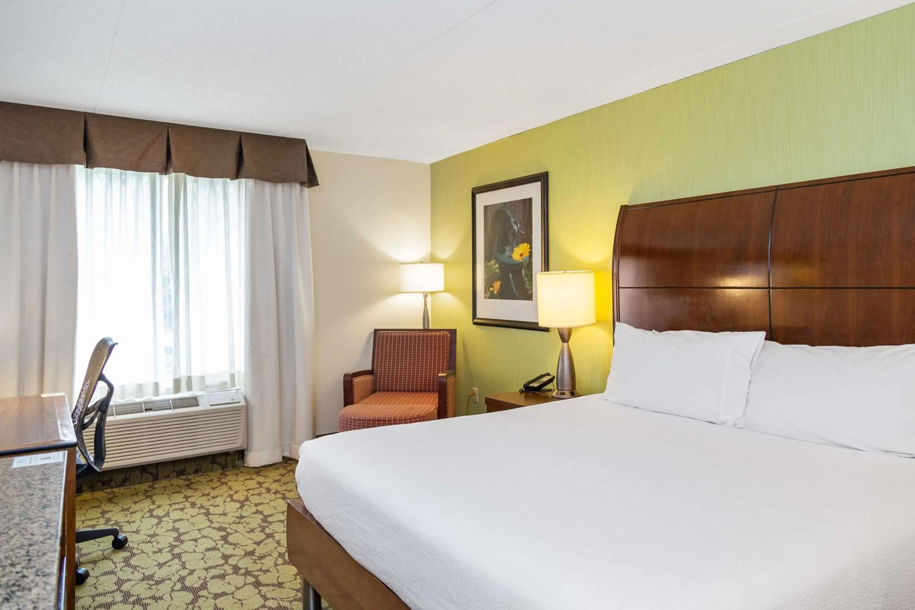 Bedroom, Bed in Hilton Garden Inn Plymouth