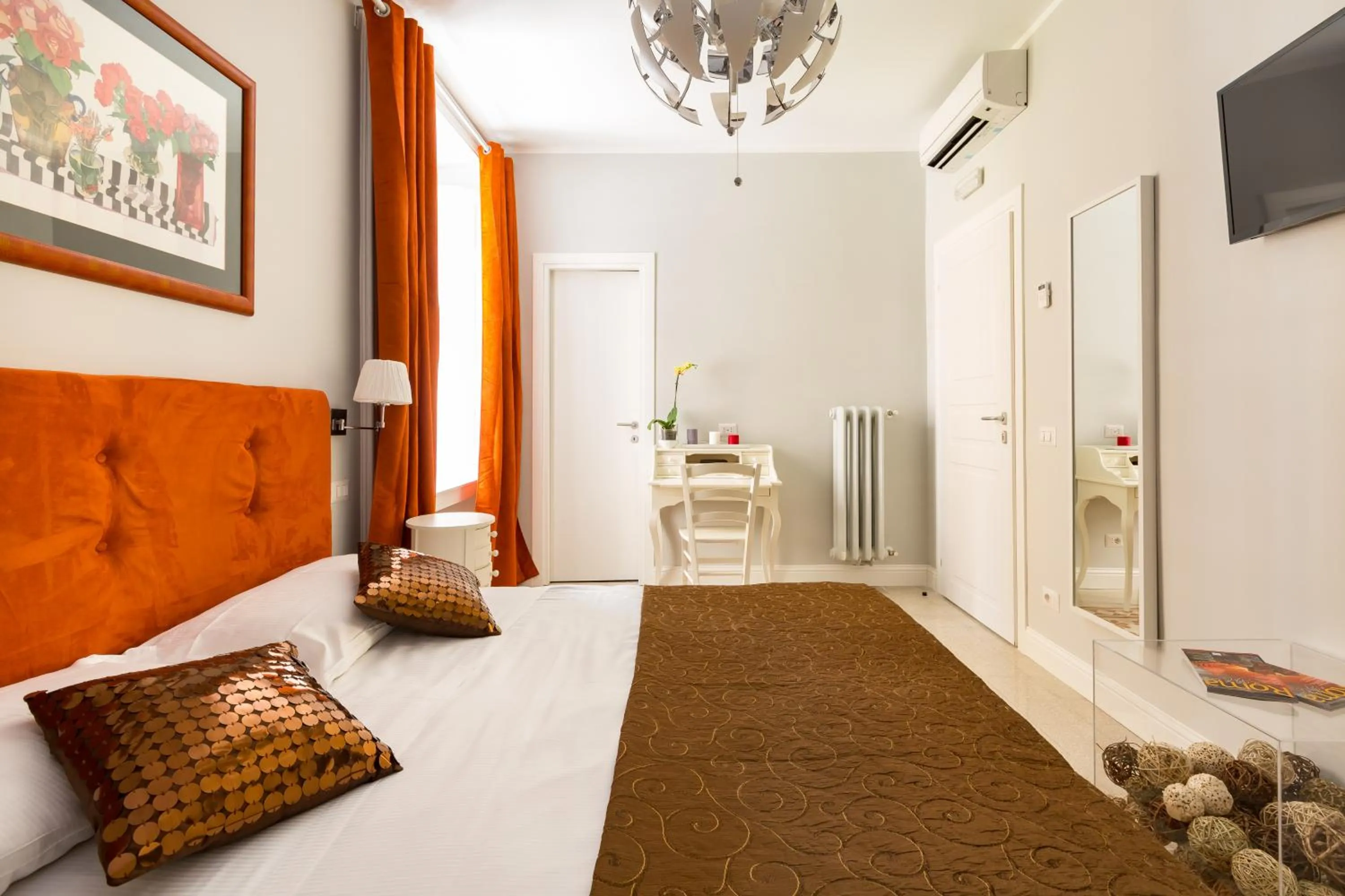 Photo of the whole room, Bed in Residenza Vatican Suite