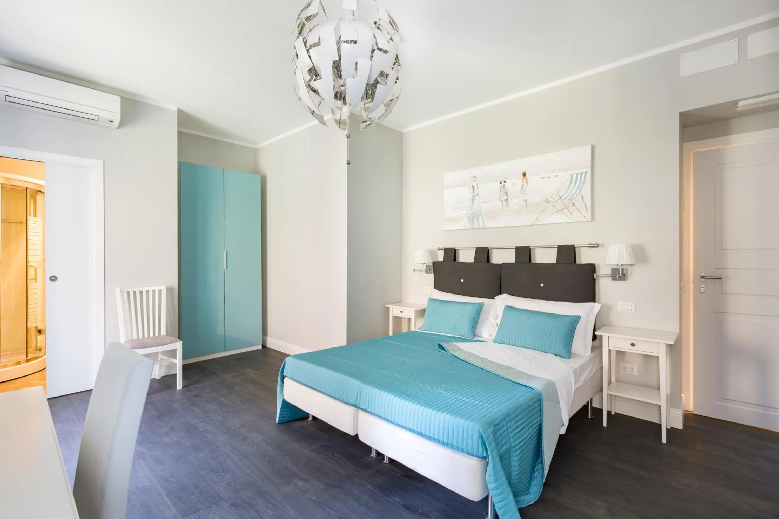 Photo of the whole room, Bed in Residenza Vatican Suite