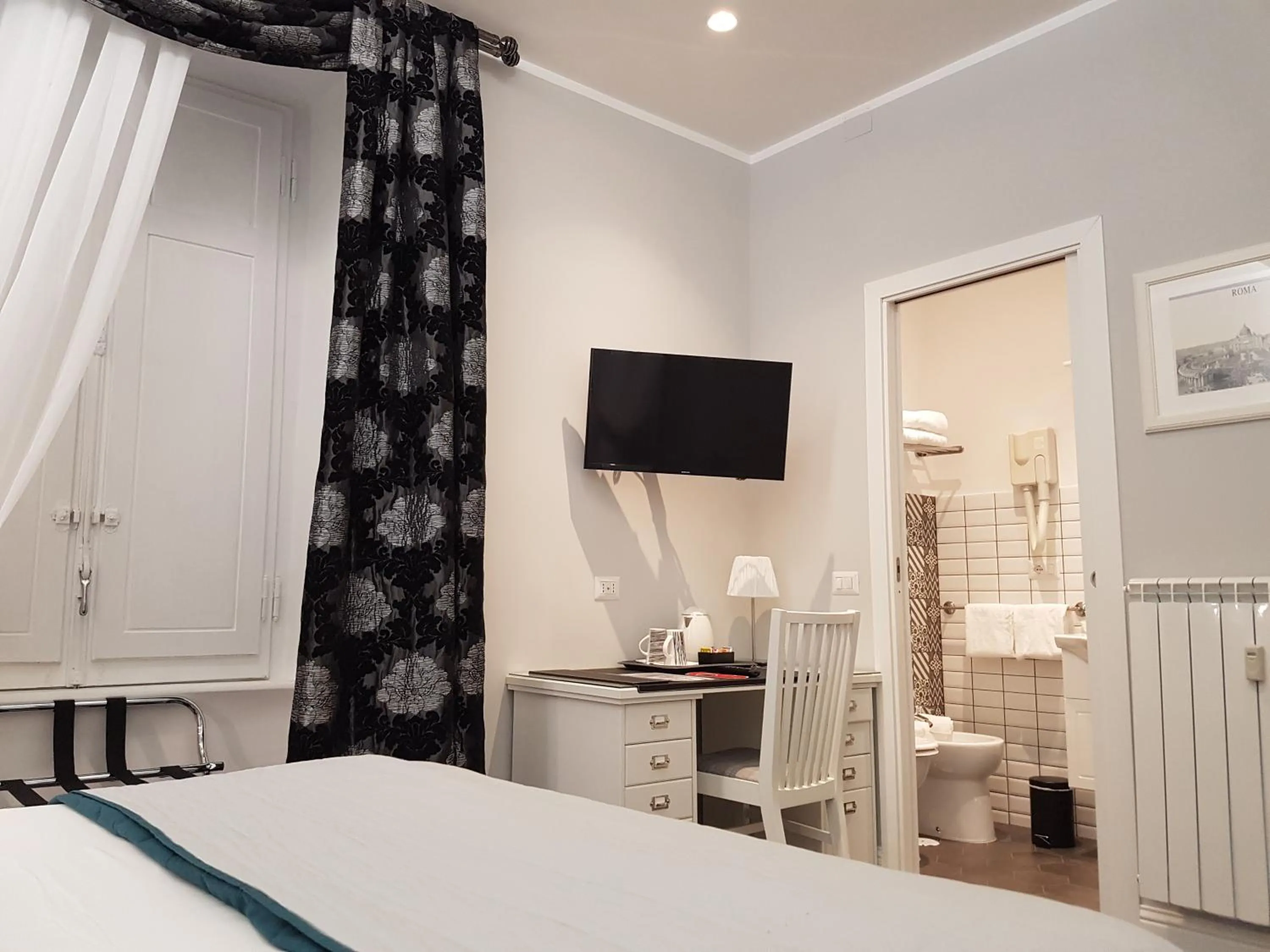 Bedroom, Bed in Residenza Vatican Suite