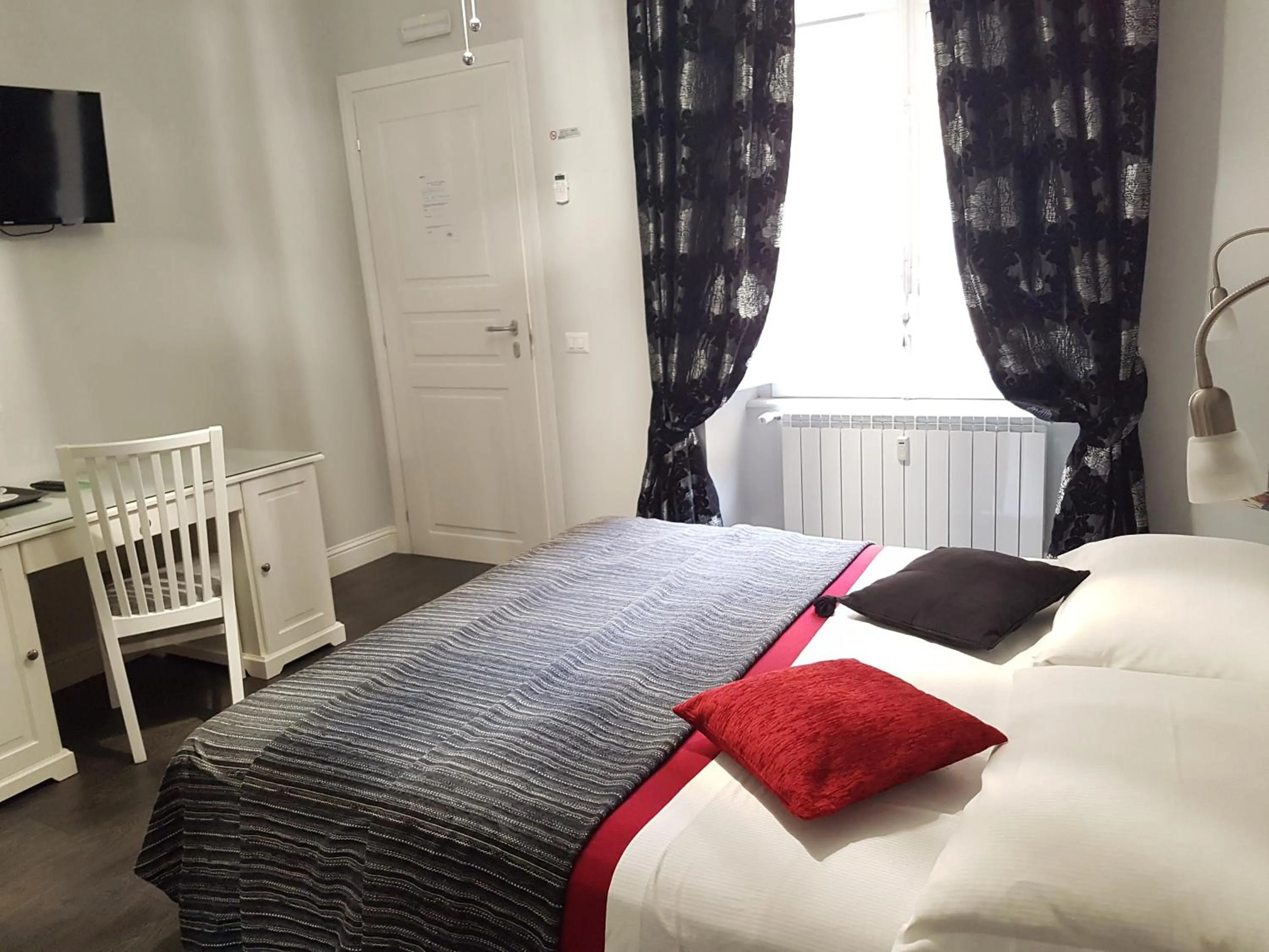 Coffee/tea facilities, Bed in Residenza Vatican Suite