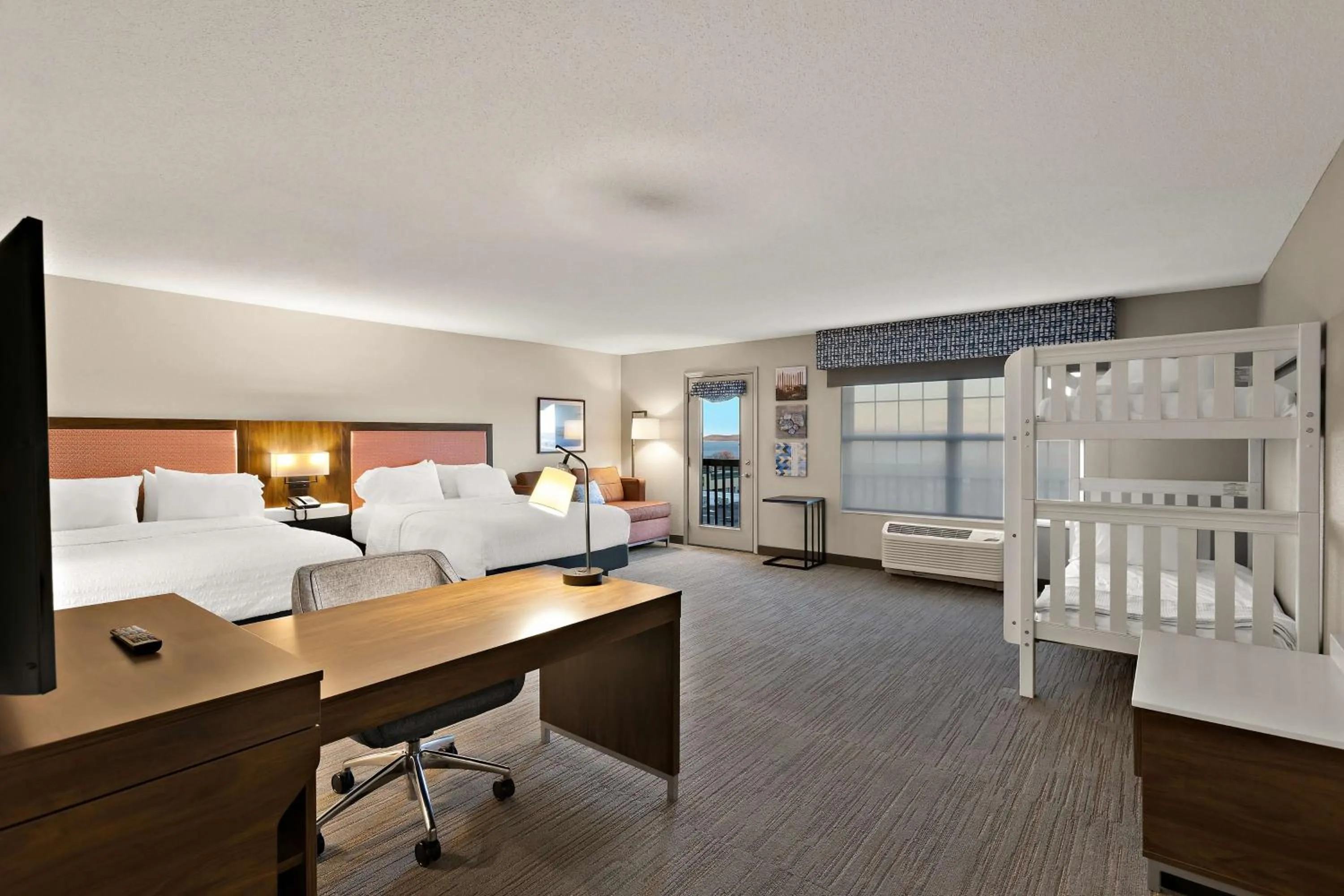 Bedroom, Bed in Hampton Inn & Suites Petoskey