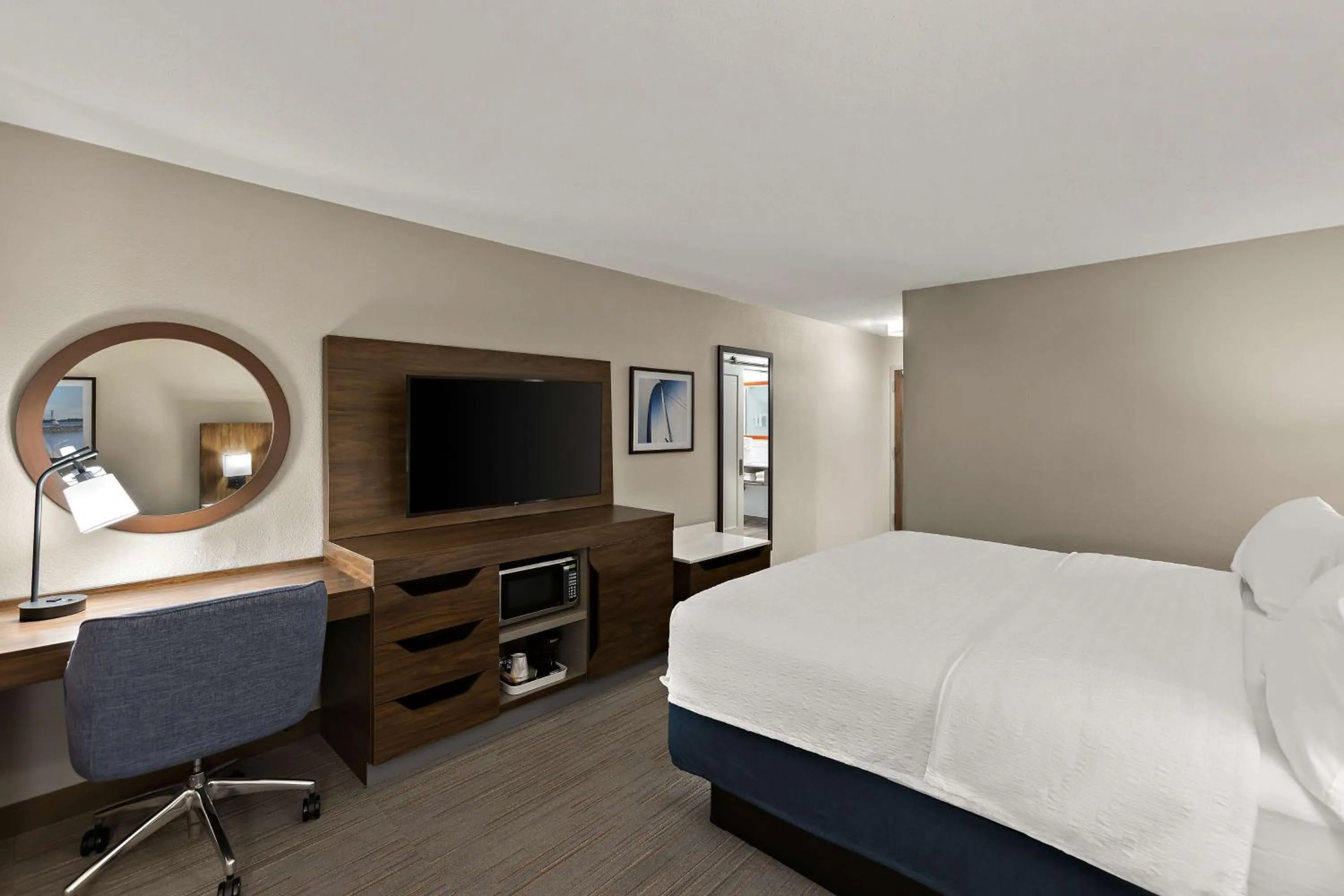 Bedroom, Bed in Hampton Inn & Suites Petoskey