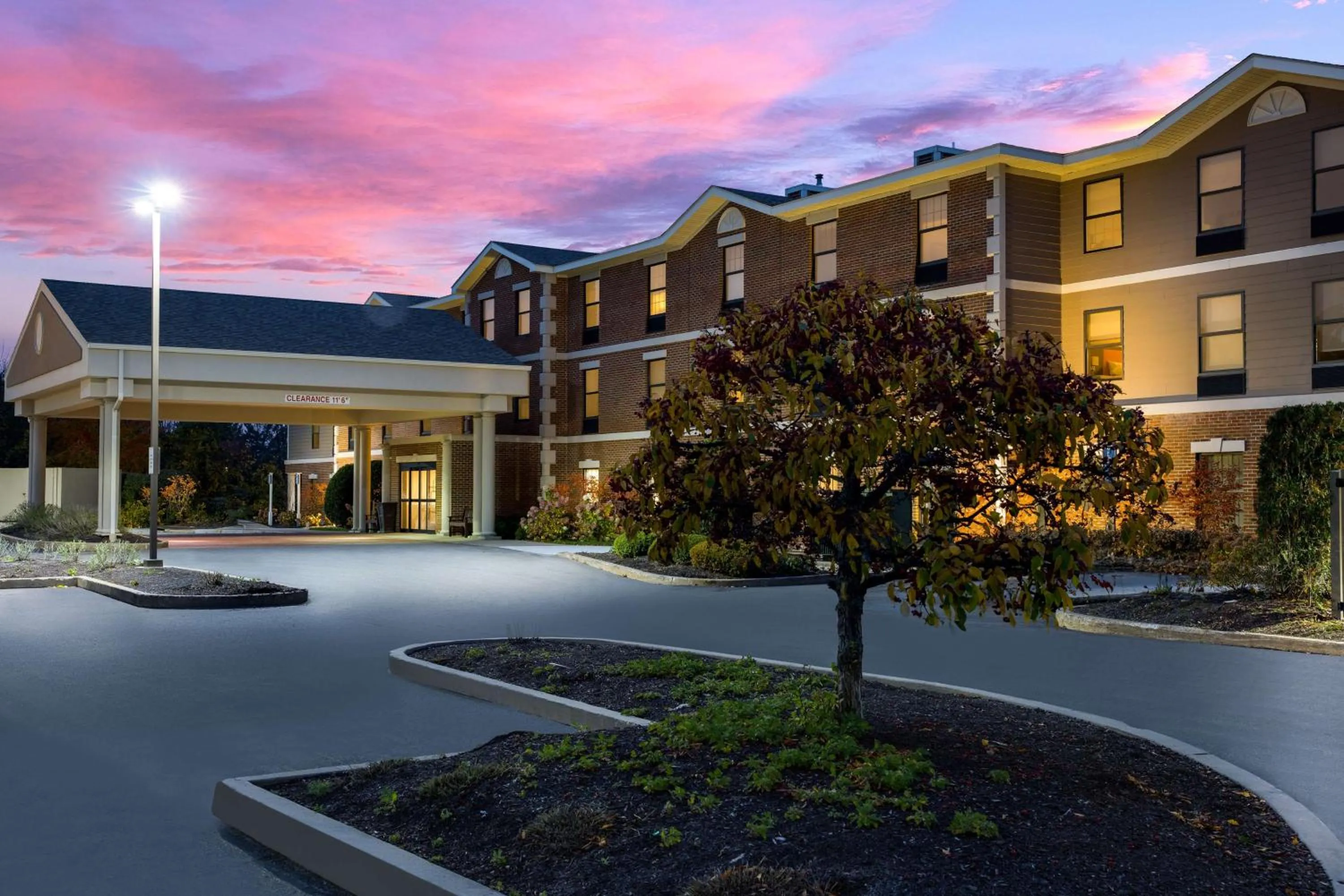 Property building in Hampton Inn & Suites Petoskey
