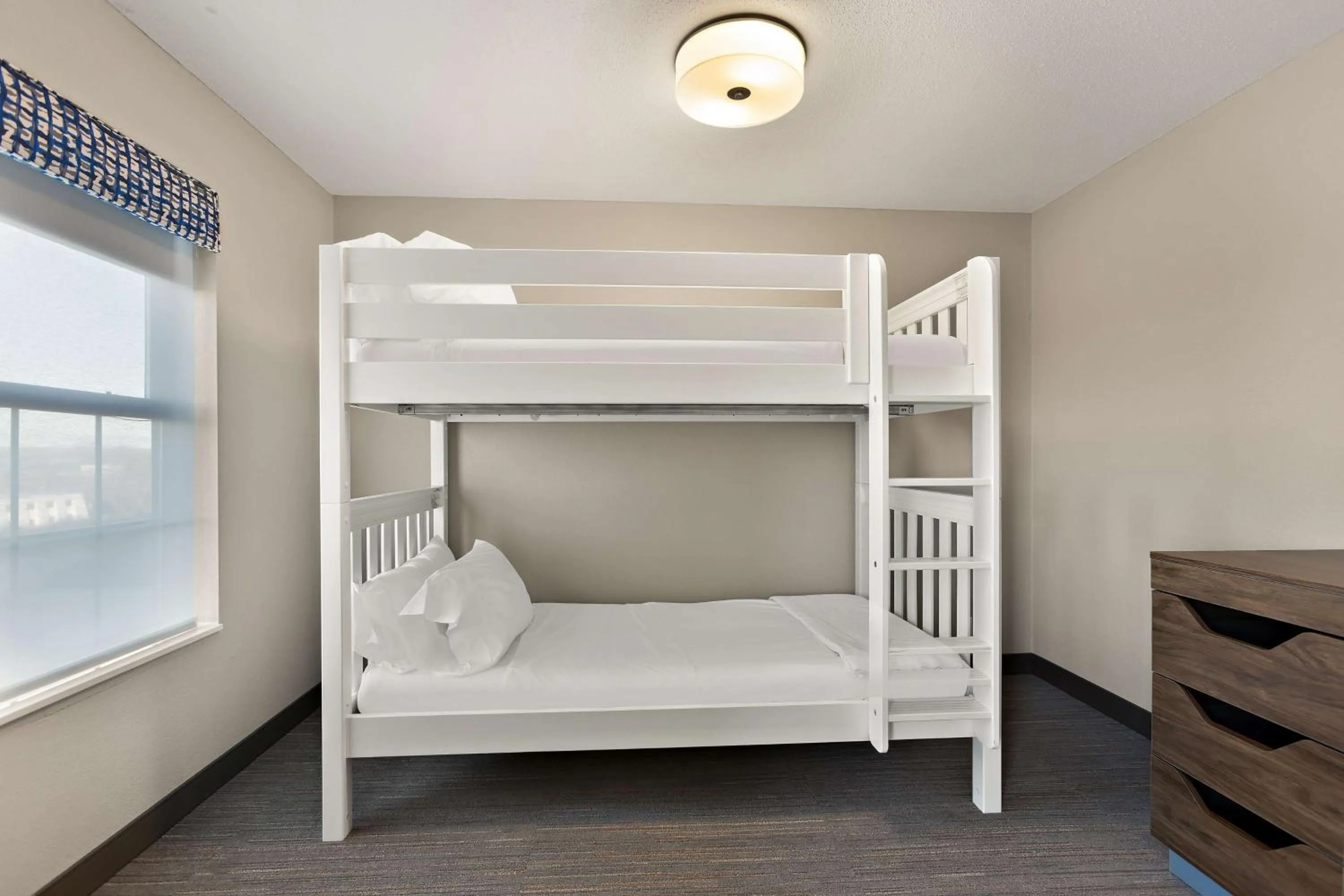 Bed in Hampton Inn & Suites Petoskey