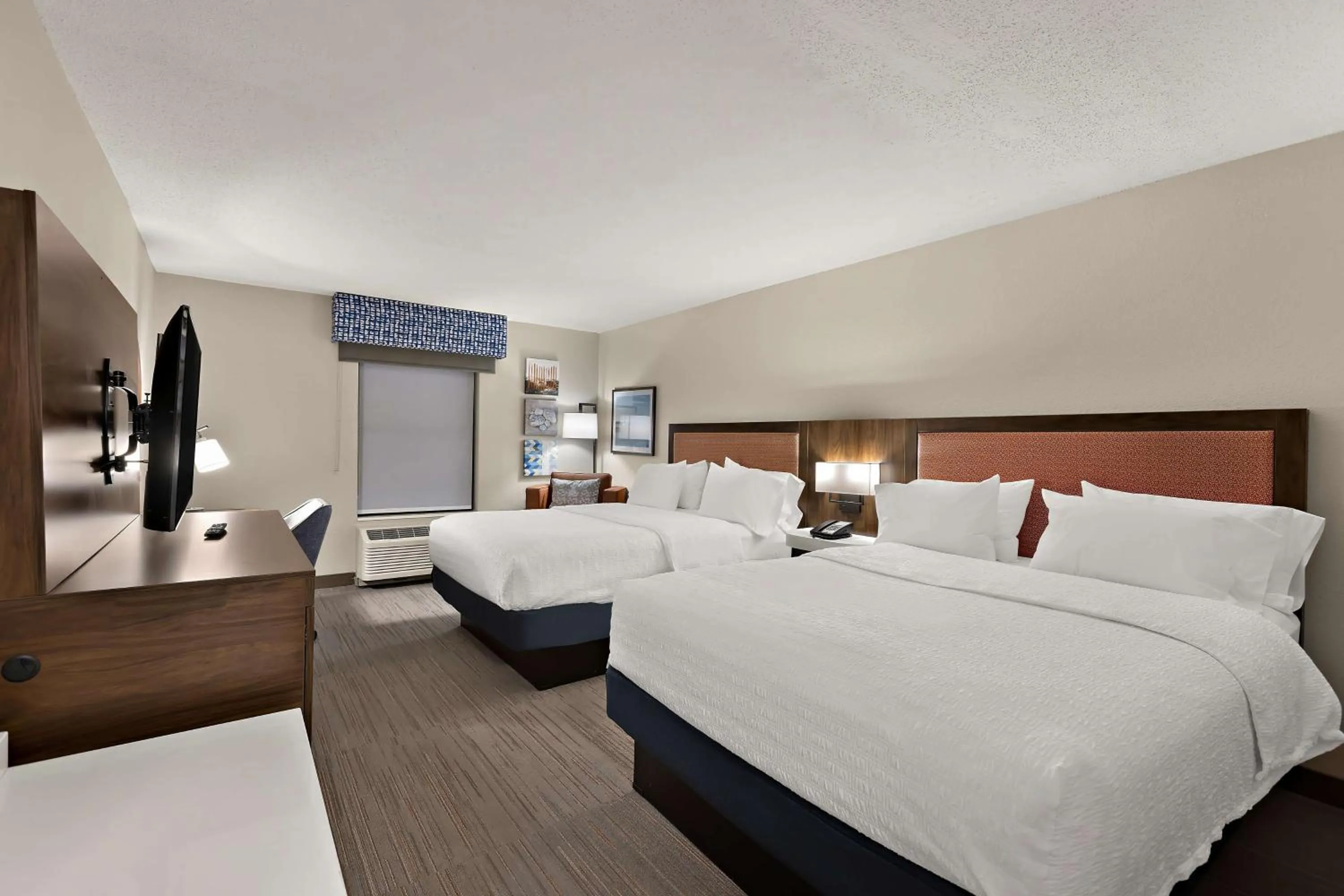 Bed in Hampton Inn & Suites Petoskey