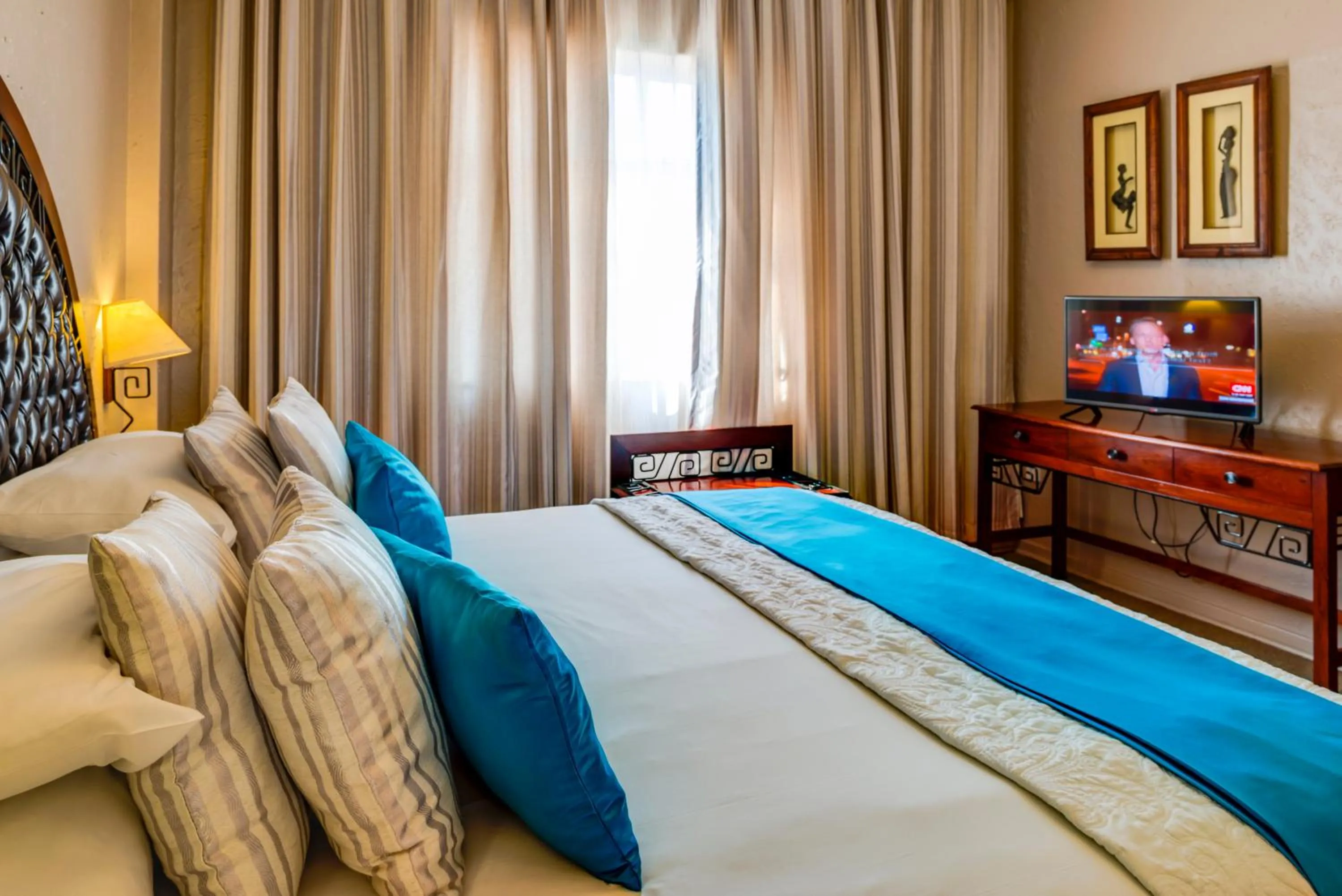 TV and multimedia, Bed in Bulawayo Rainbow Hotel