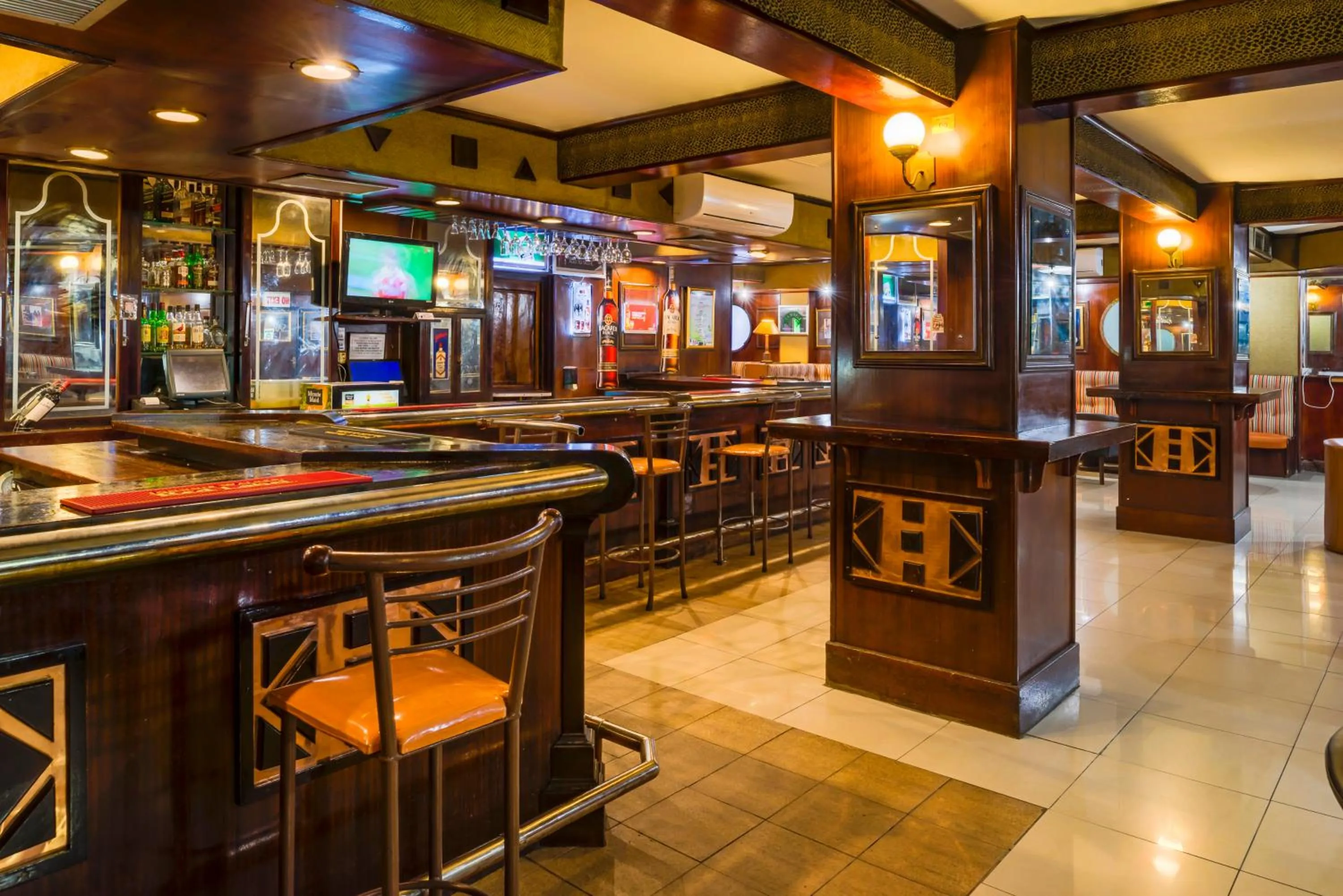 Lounge or bar in Bulawayo Rainbow Hotel