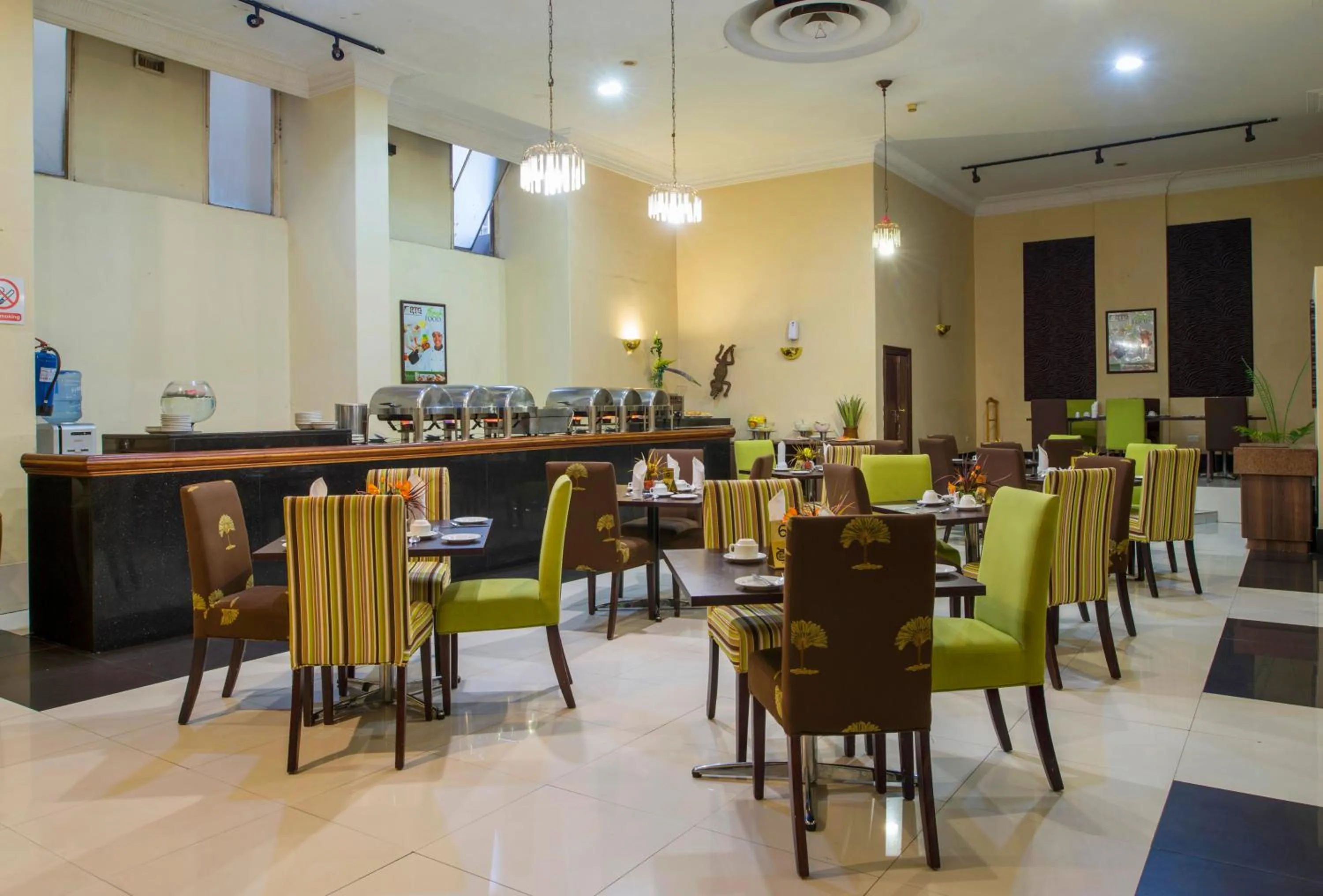 Restaurant/places to eat in New Ambassador Hotel