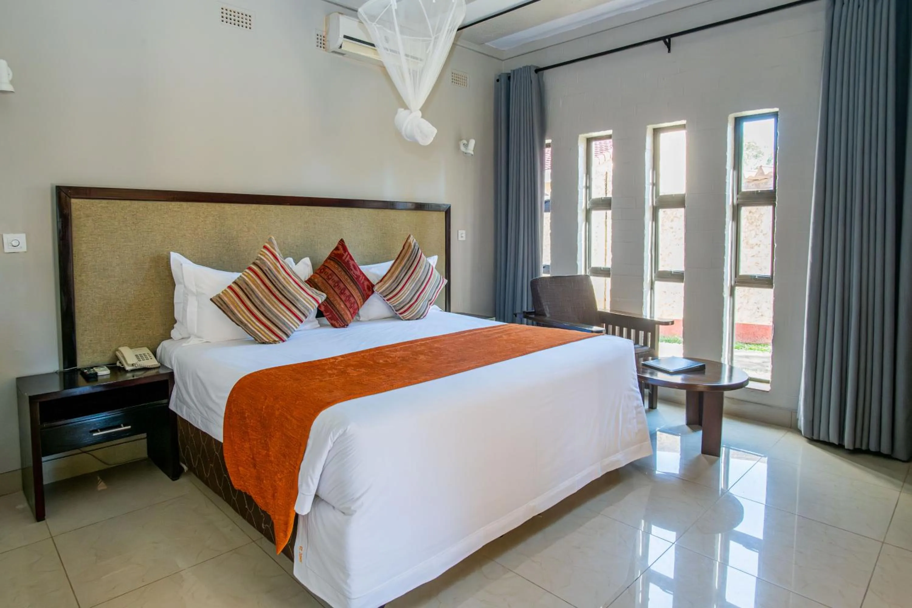 Bed in Kadoma Hotel & Conference Centre