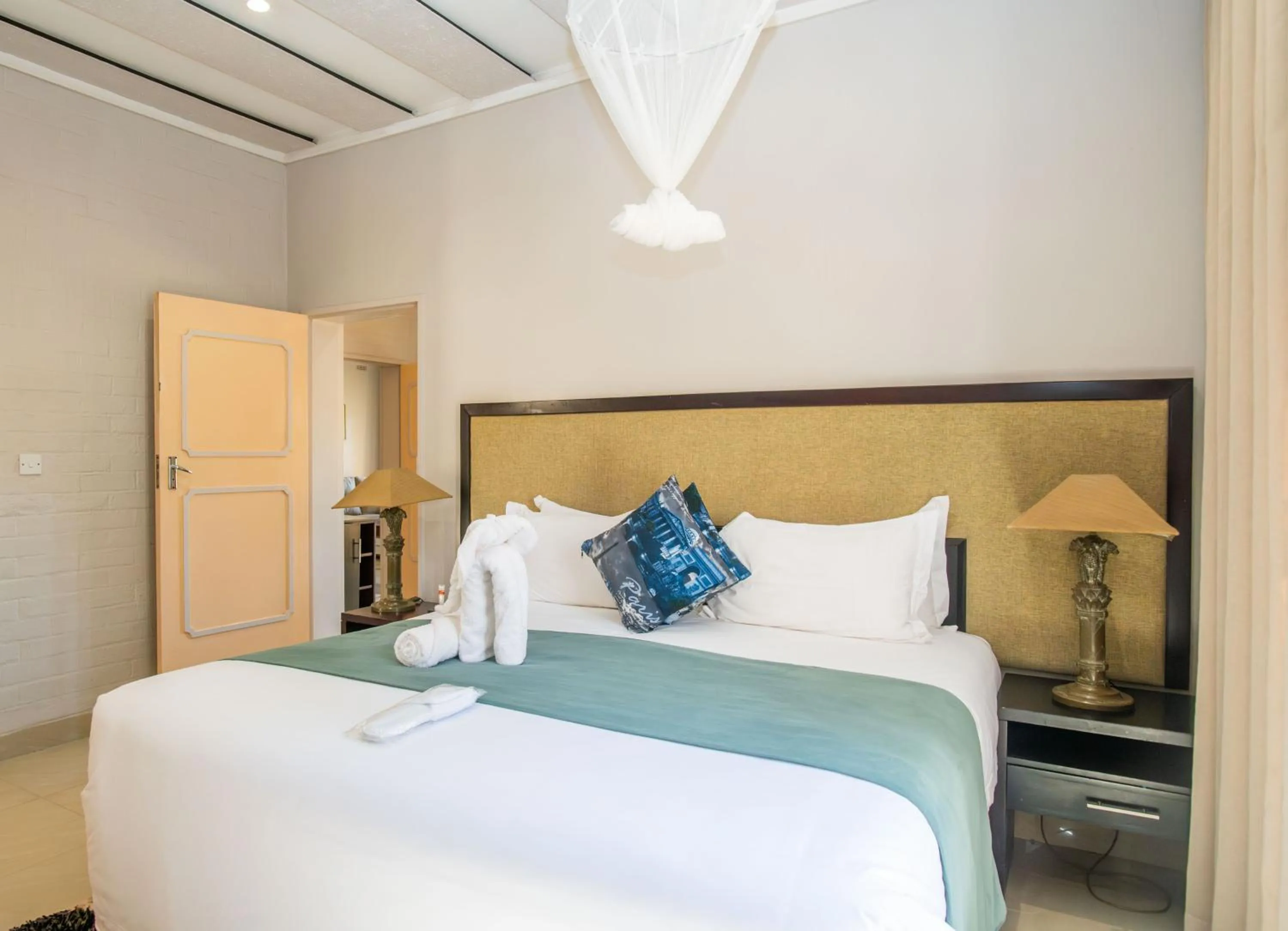 Bed in Kadoma Hotel & Conference Centre