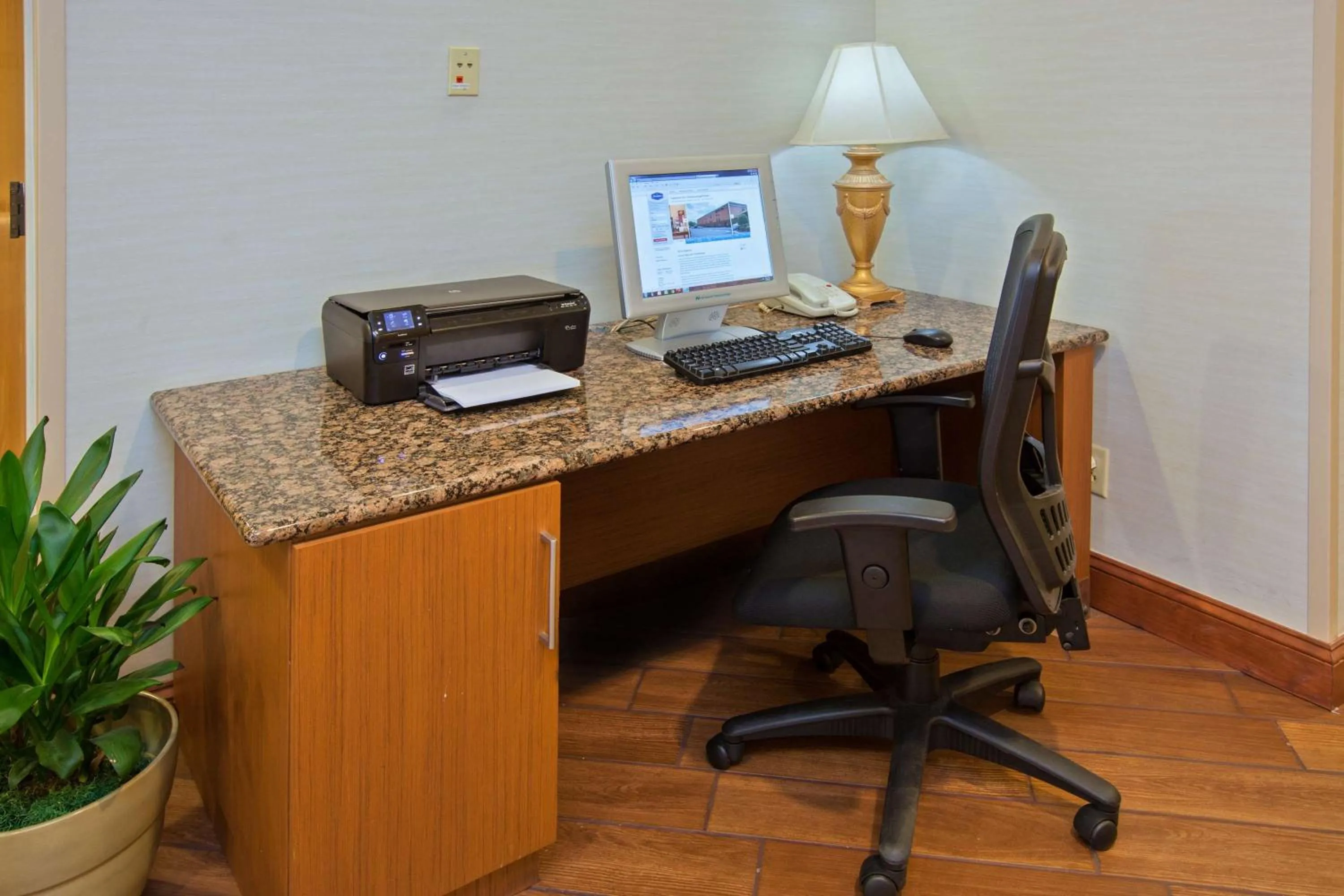 Business facilities in Hampton Inn Chattanooga/Hixson