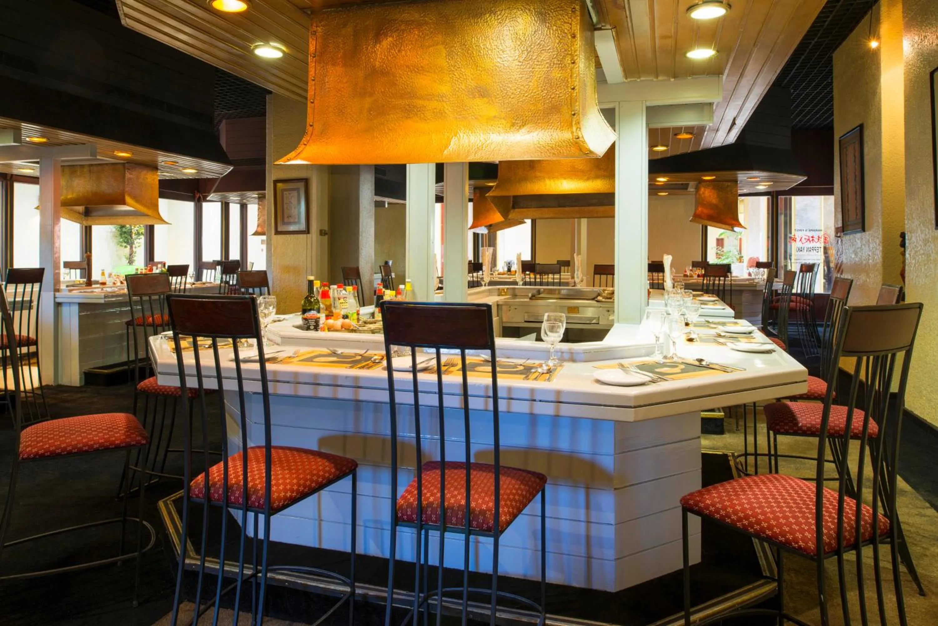 Restaurant/places to eat in Rainbow Towers Hotel & Conference Centre