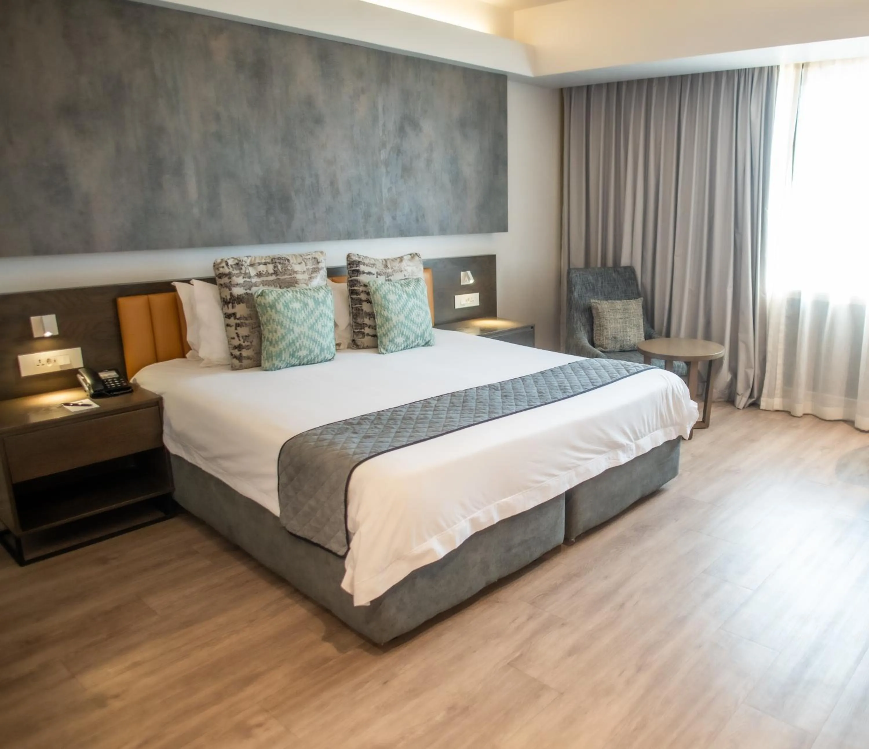 Property building, Bed in Rainbow Towers Hotel & Conference Centre